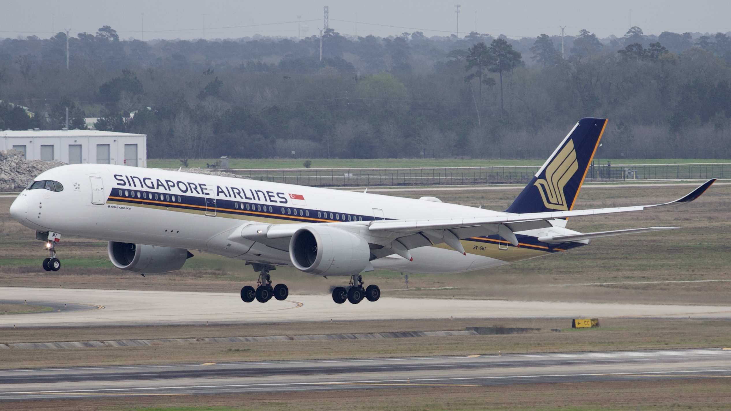 Full size: Singapore Airlines Airbus A350-900 9V-SMT at Houston-George Bush Intercontinental Airport