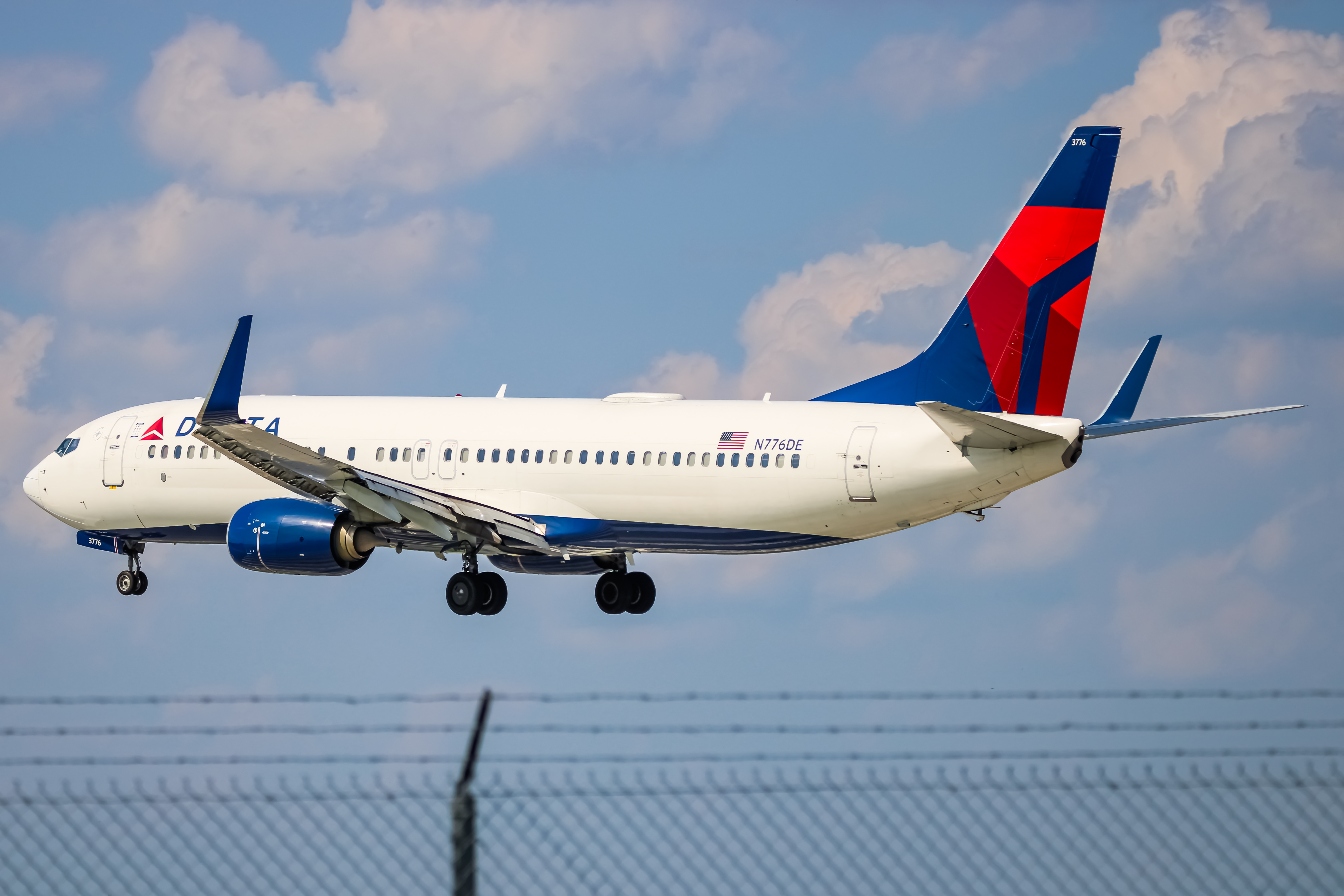 Full size: Delta Airlines Boeing 737-800 N776DE at Baltimore/Washington International Thurgood Marshall Airport