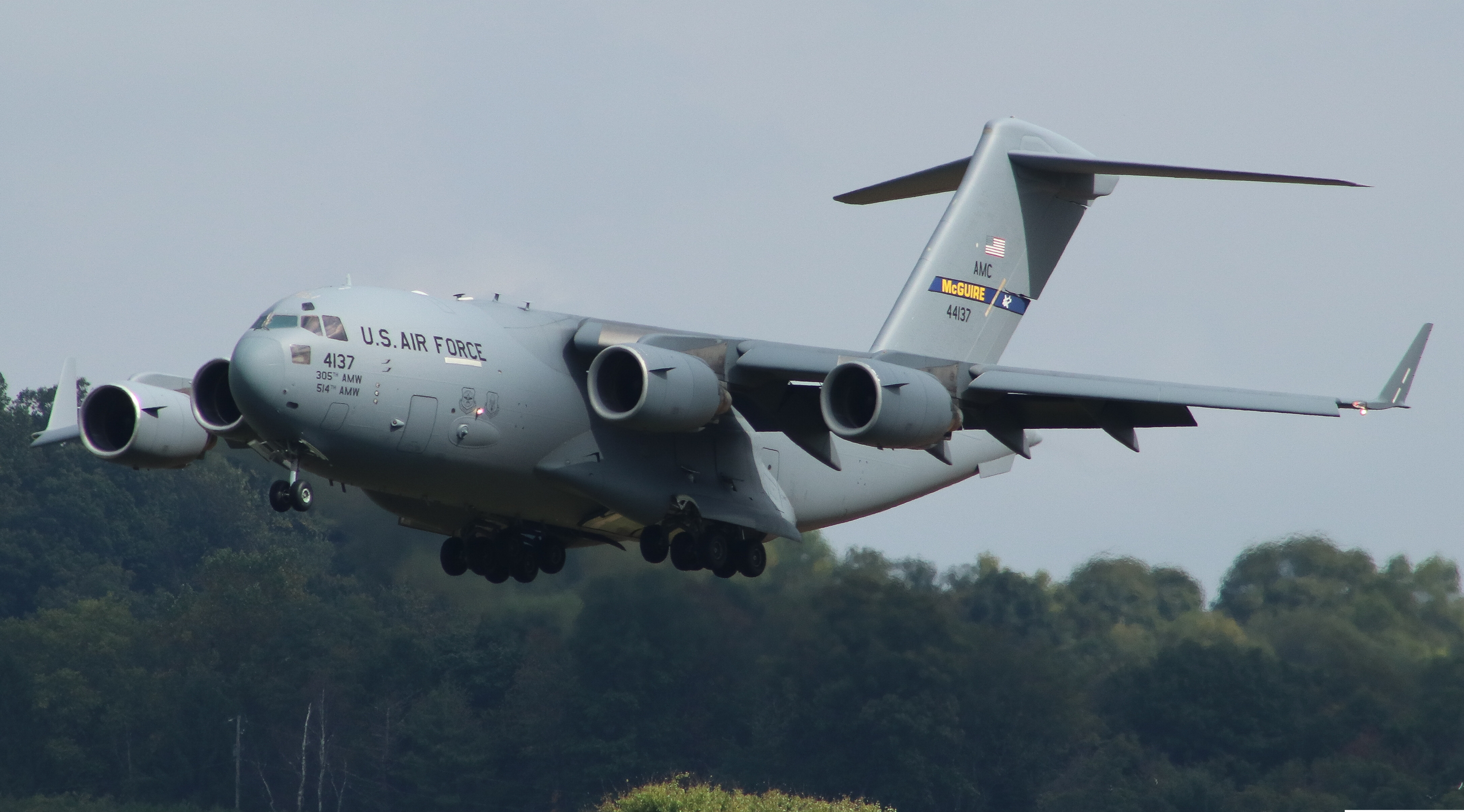 Full size: USAF - United States Air Force Boeing C-17 Globemaster III 04-4137 at Lancaster Airport