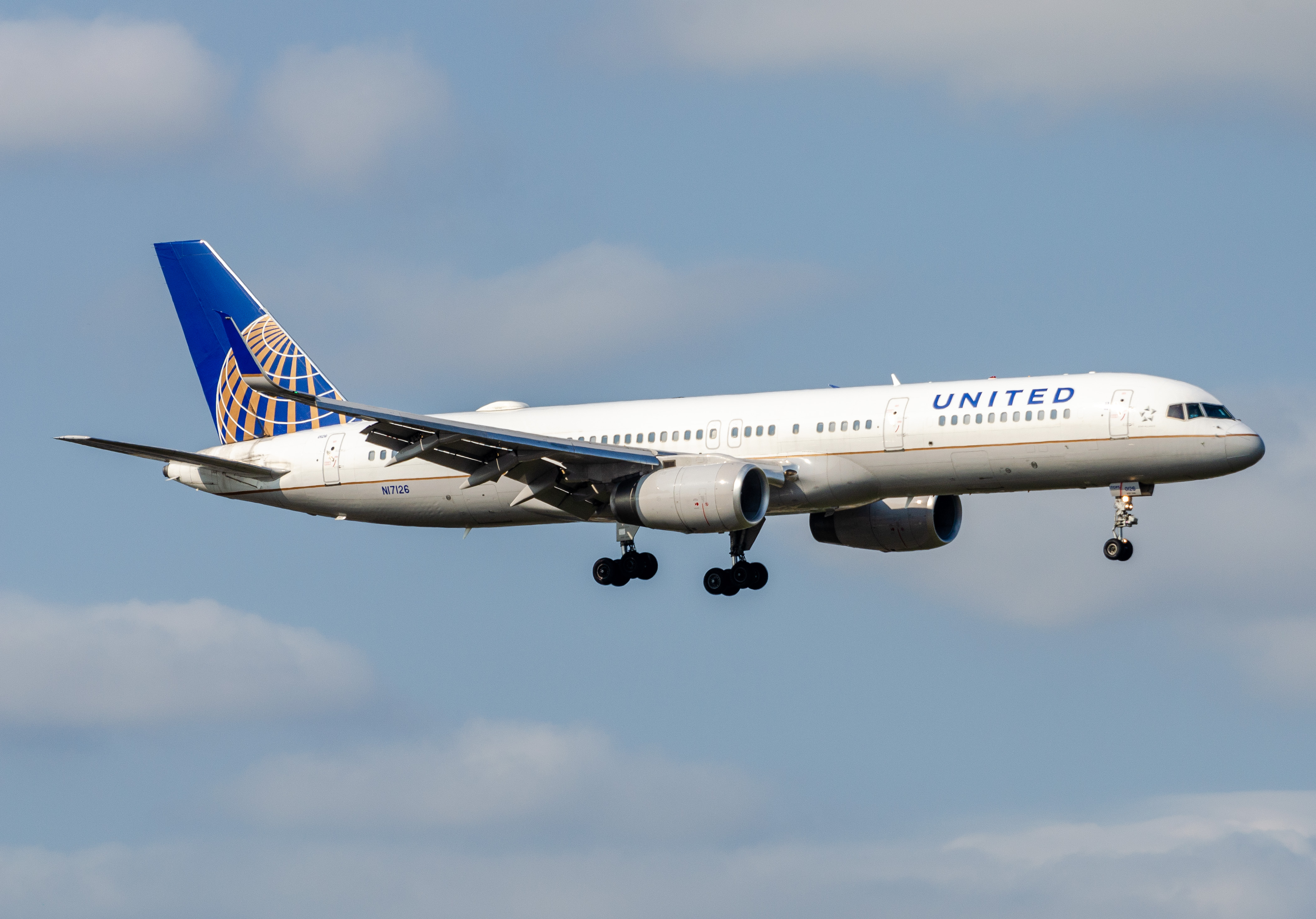 Full size: United Airlines Boeing 757-200 N17126 at John F. Kennedy International Airport
