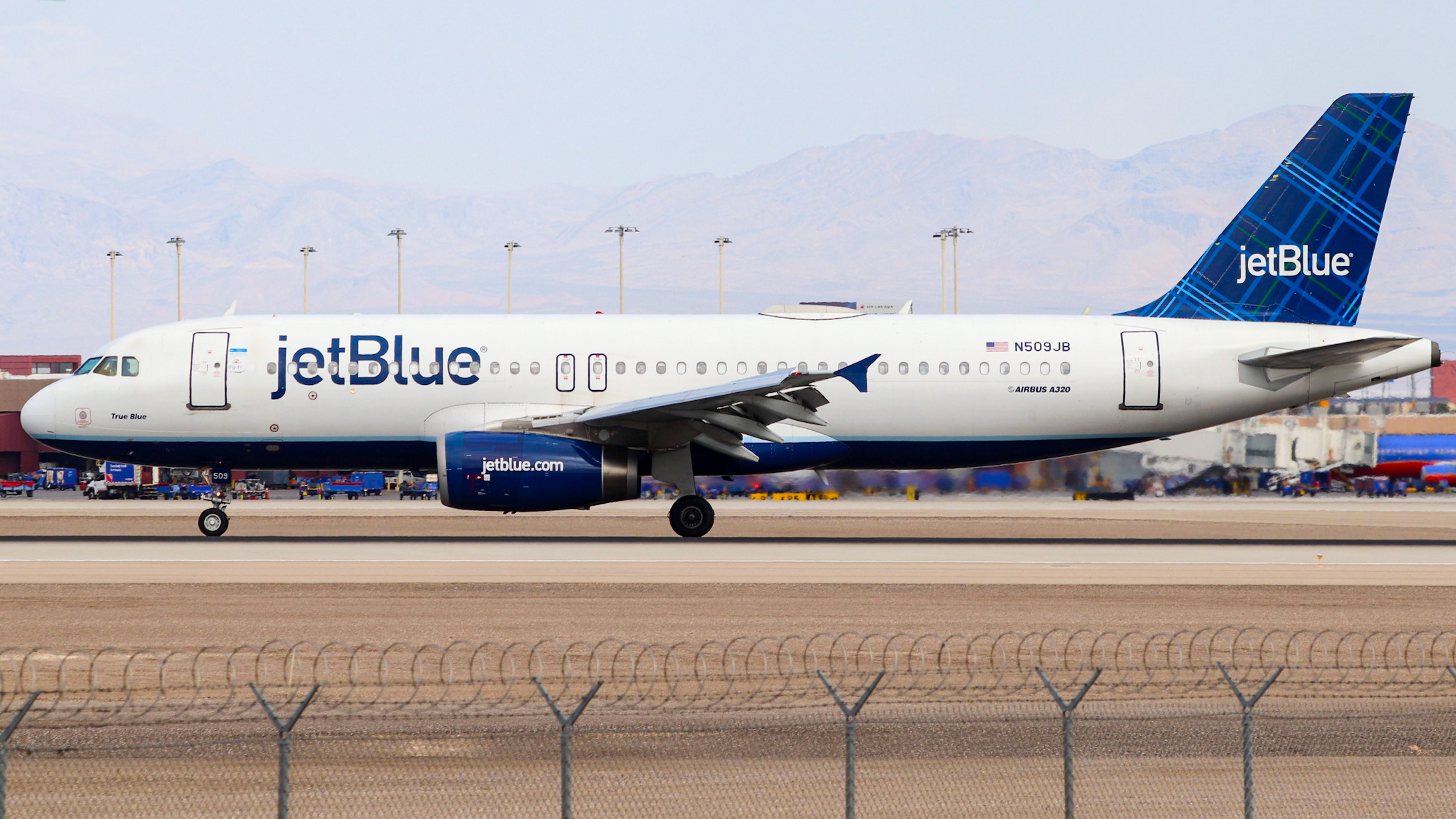 Full size: JetBlue Airways Airbus A320 N509JB at Harry Reid International Airport
