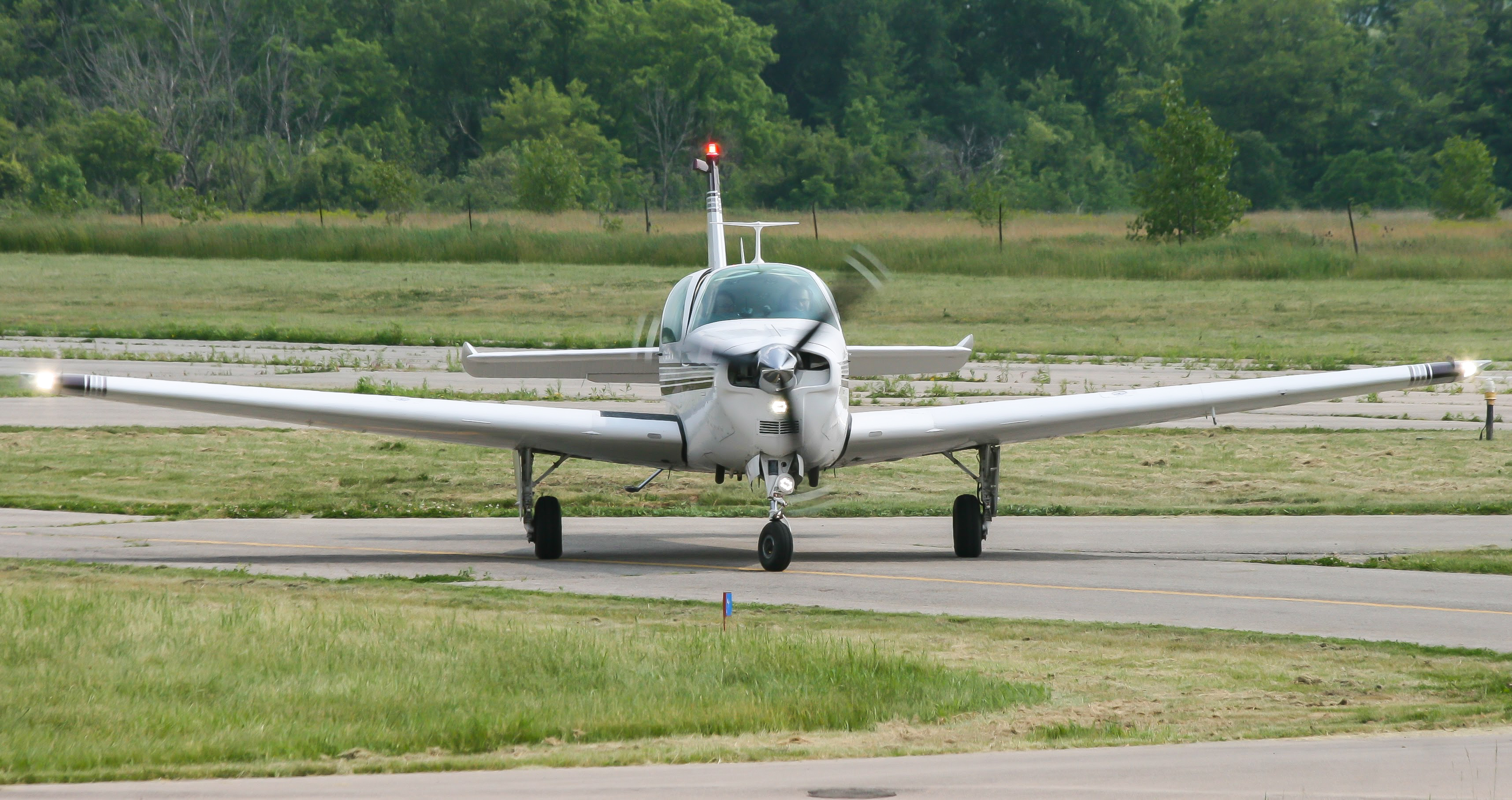 Full size: Private Beechcraft A36 Bonanza  C-GUZM at 