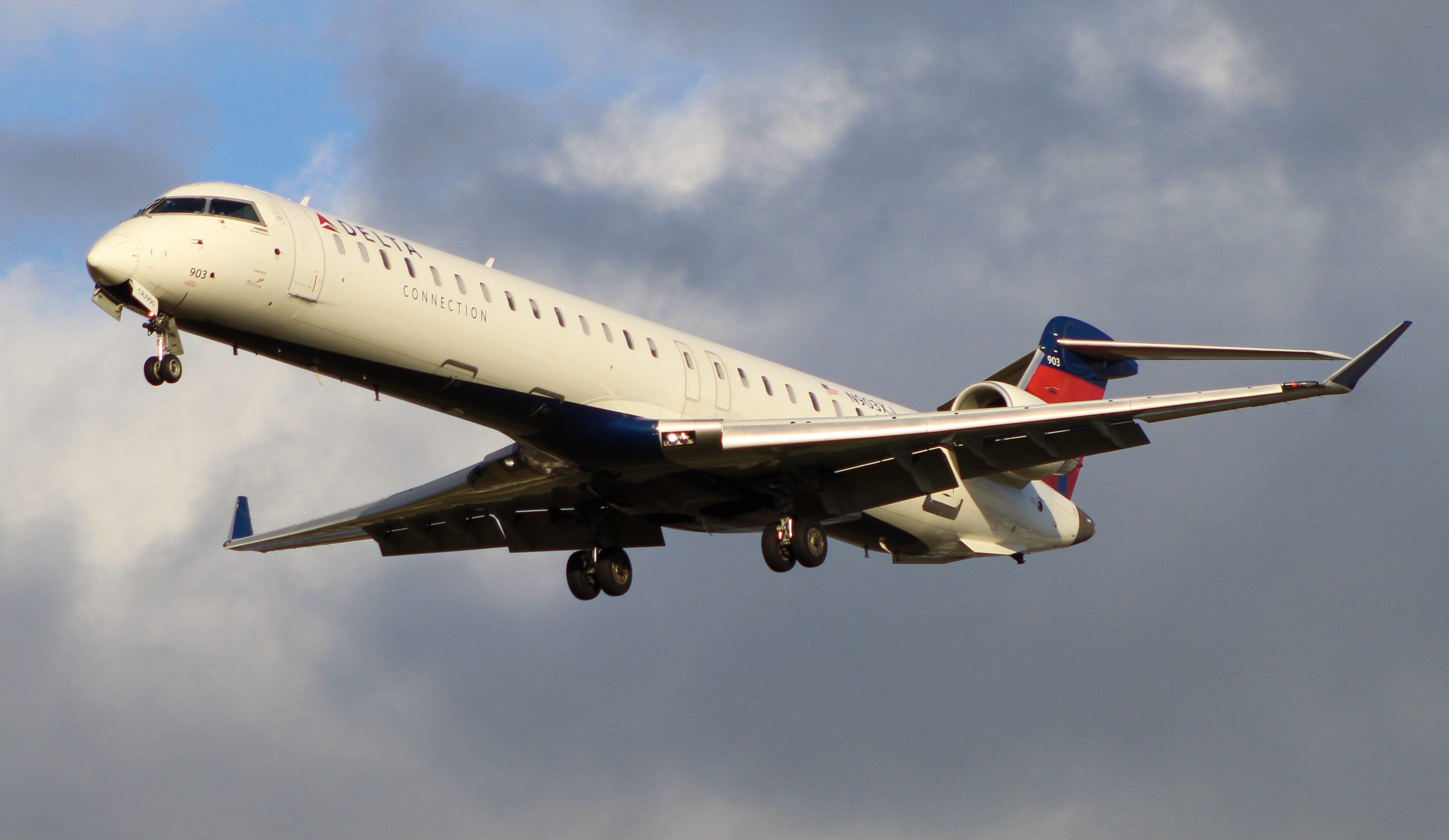 Full size: Delta Connection Mitsubishi CRJ-900 N903XJ at Cincinnati/Northern Kentucky International Airport