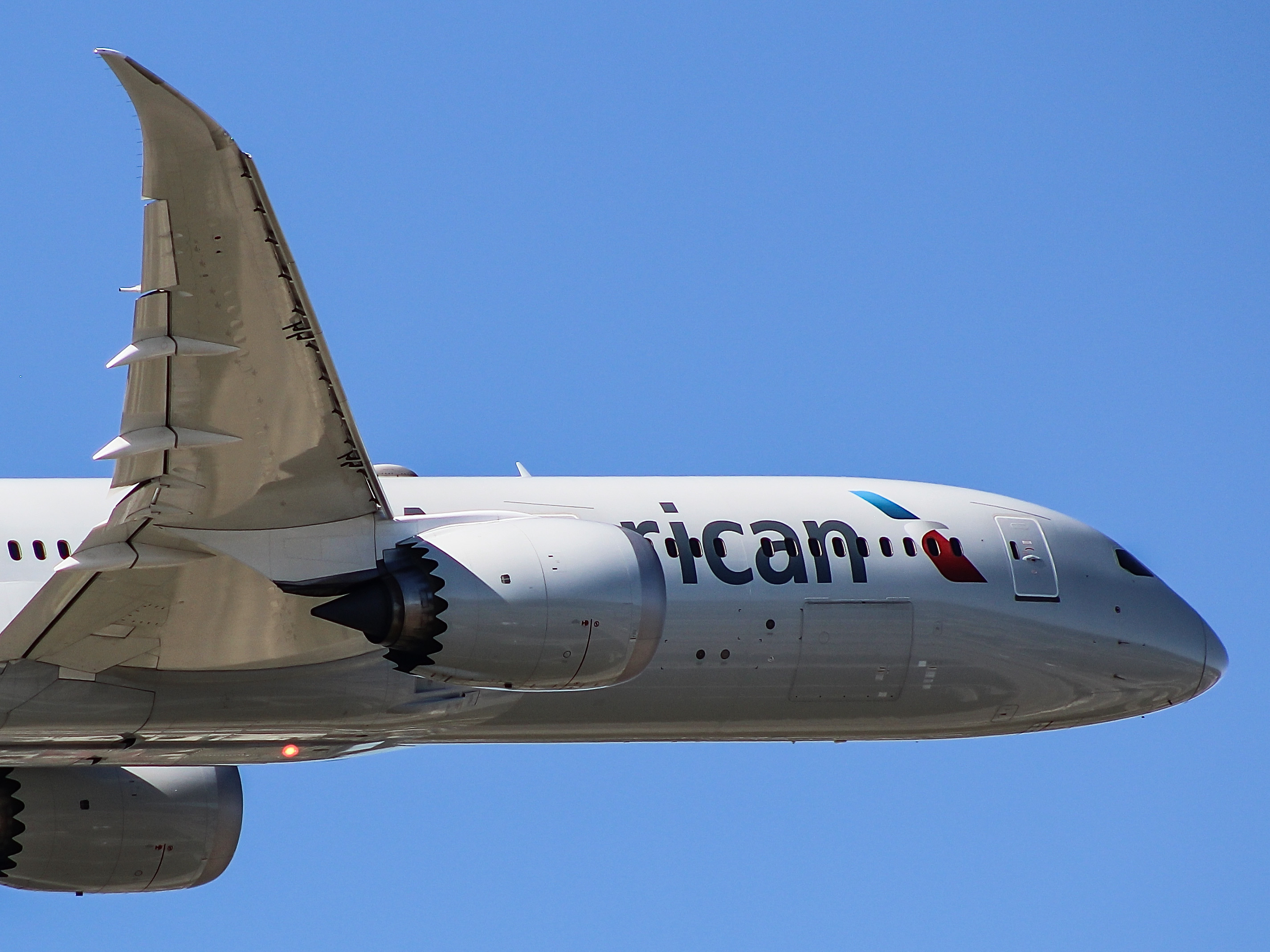 Full size: American Airlines Boeing 787-9 N823AN at Chicago O'Hare International Airport