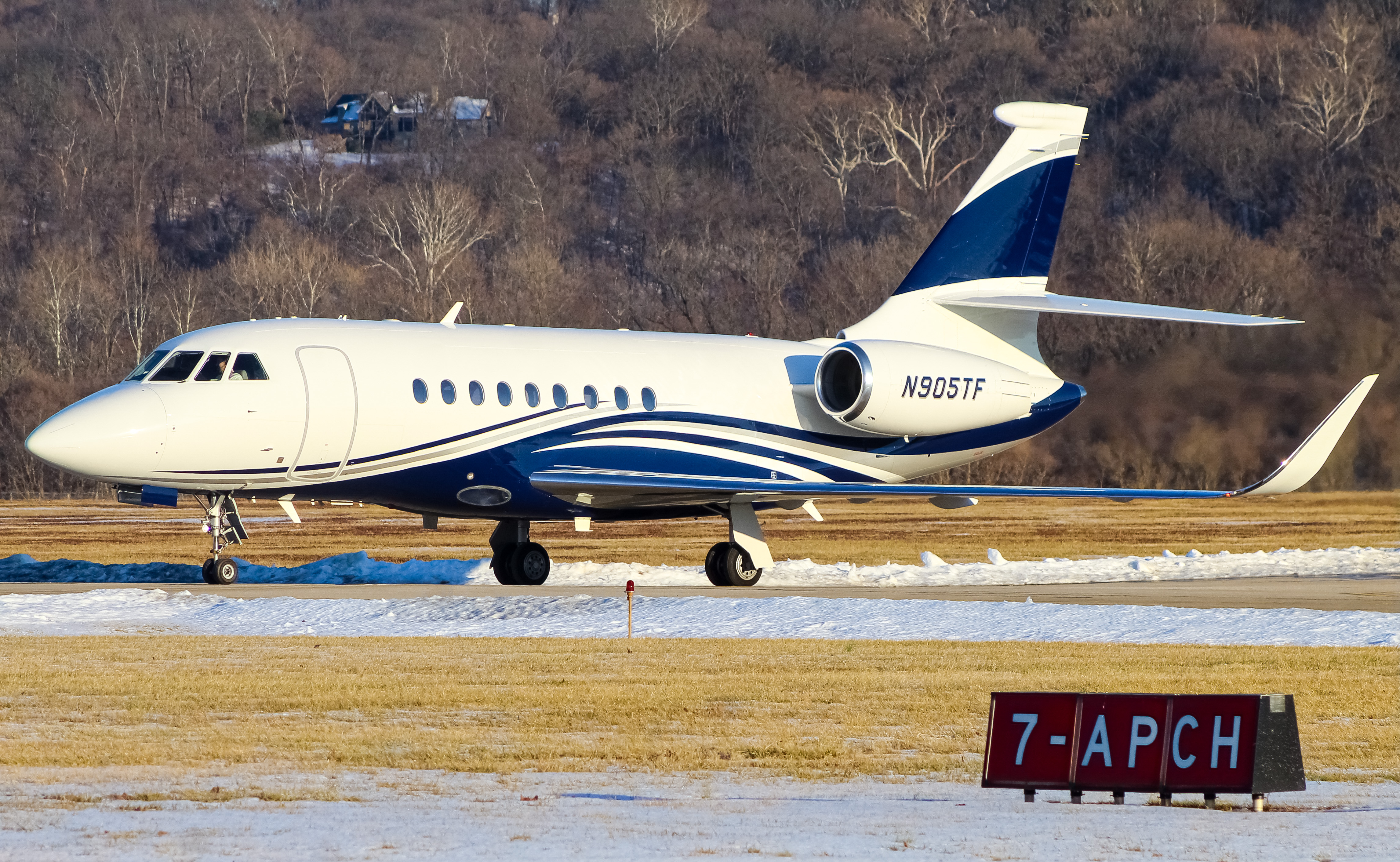 Full size: PRIVATE  Dassault Falcon 2000EX N905TF at Cincinnati Municipal Airport/Lunken Field