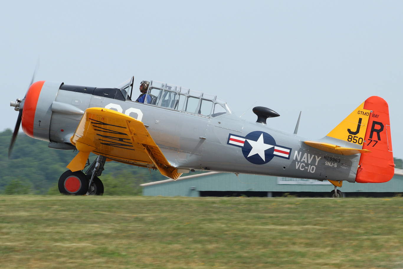 Full size: PRIVATE North American T-6 Texan N29963 at Heritage Field Airport