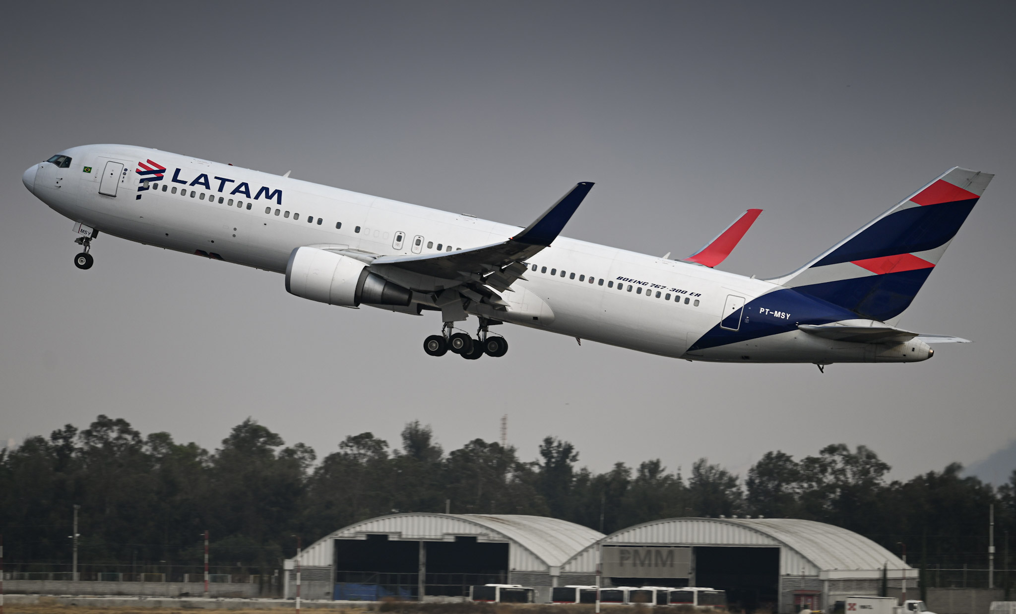 Full size: LATAM Boeing 767-300ER PT-MSY at Mexico City International Airport