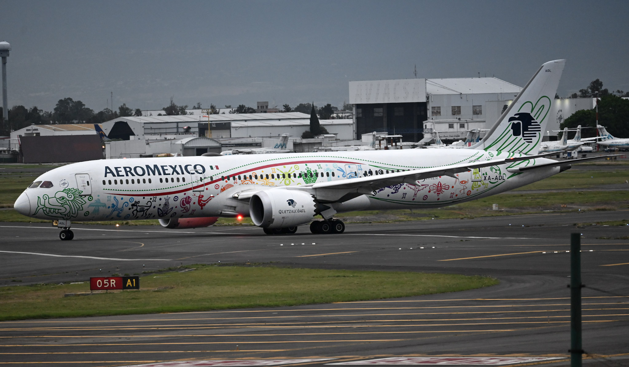 Full size: Aeromexico Boeing 787-9 XA-ADL at Mexico City International Airport
