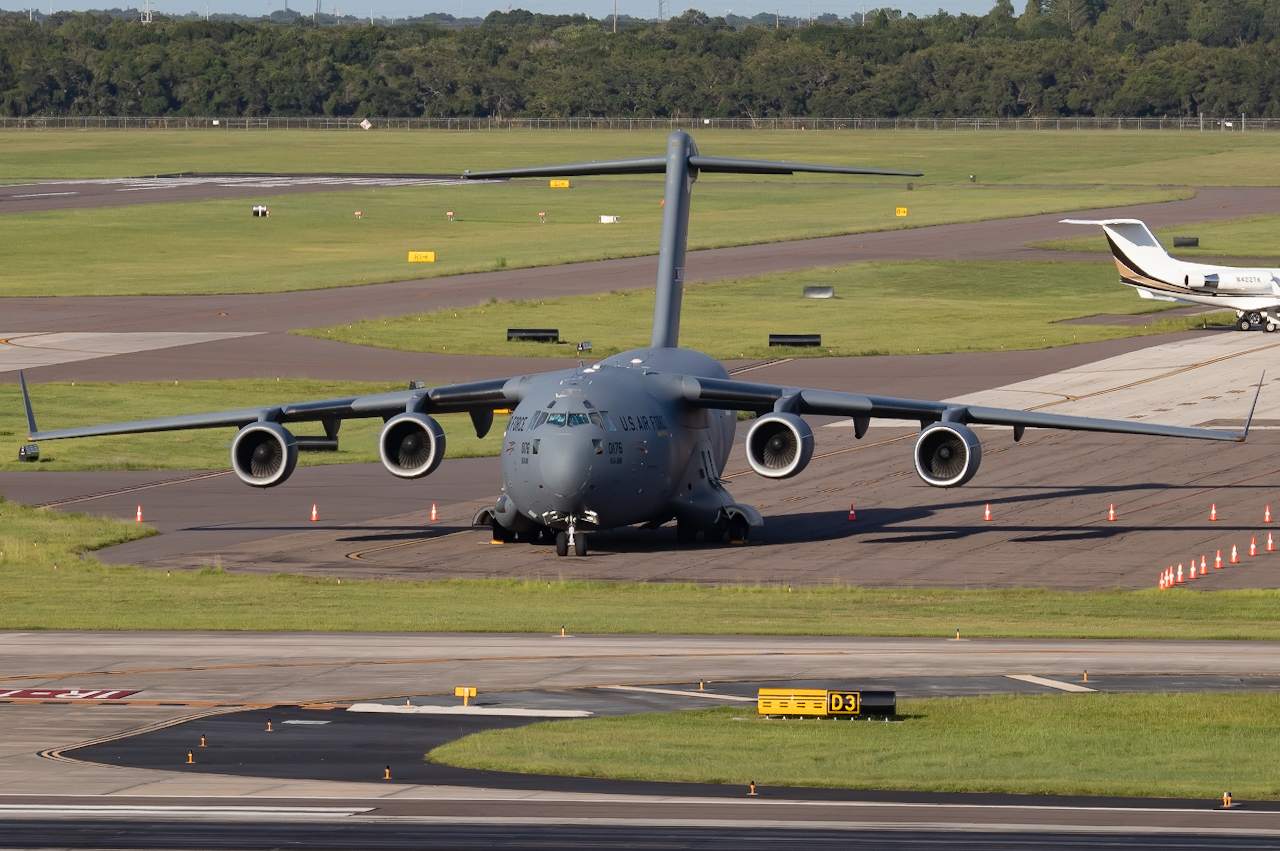 Full size: USAF - United States Air Force Boeing C-17 Globemaster III 00-0176 at Tampa International Airport
