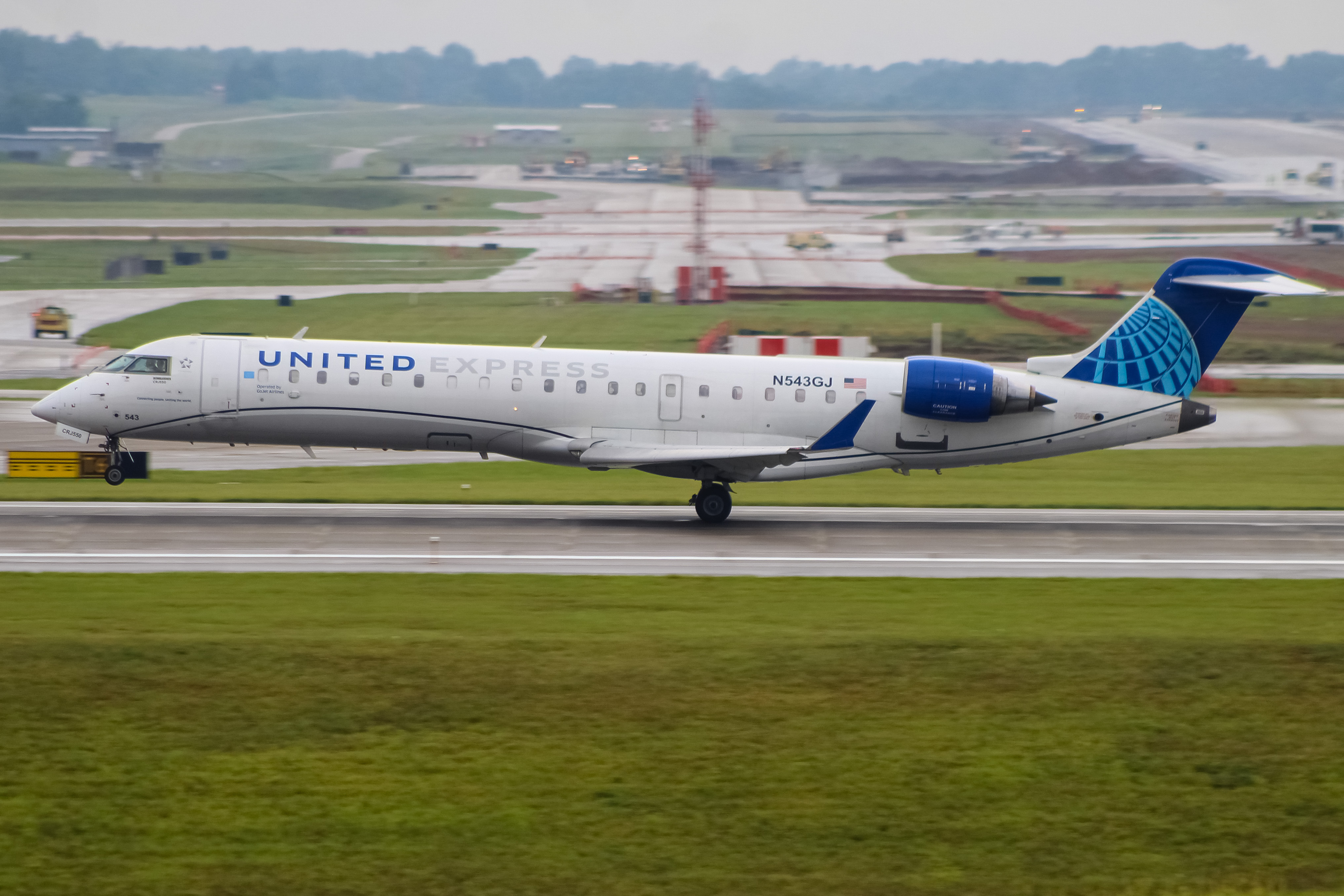 Full size: United Express Mitsubishi CRJ-550 N543GJ at Cincinnati/Northern Kentucky International Airport