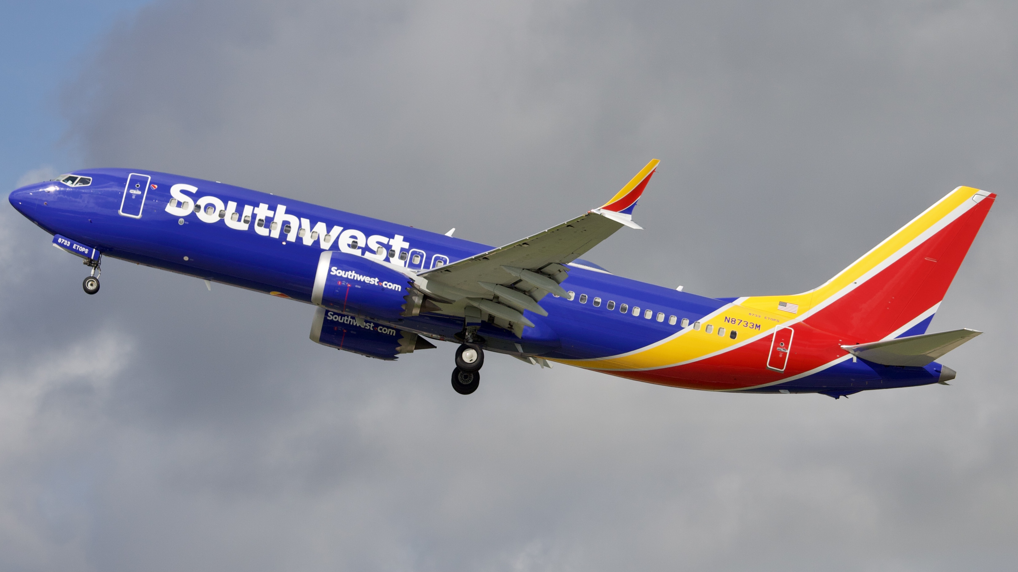 Full size: Southwest Airlines Boeing 737 MAX 8 N8733M at William P Hobby Airport