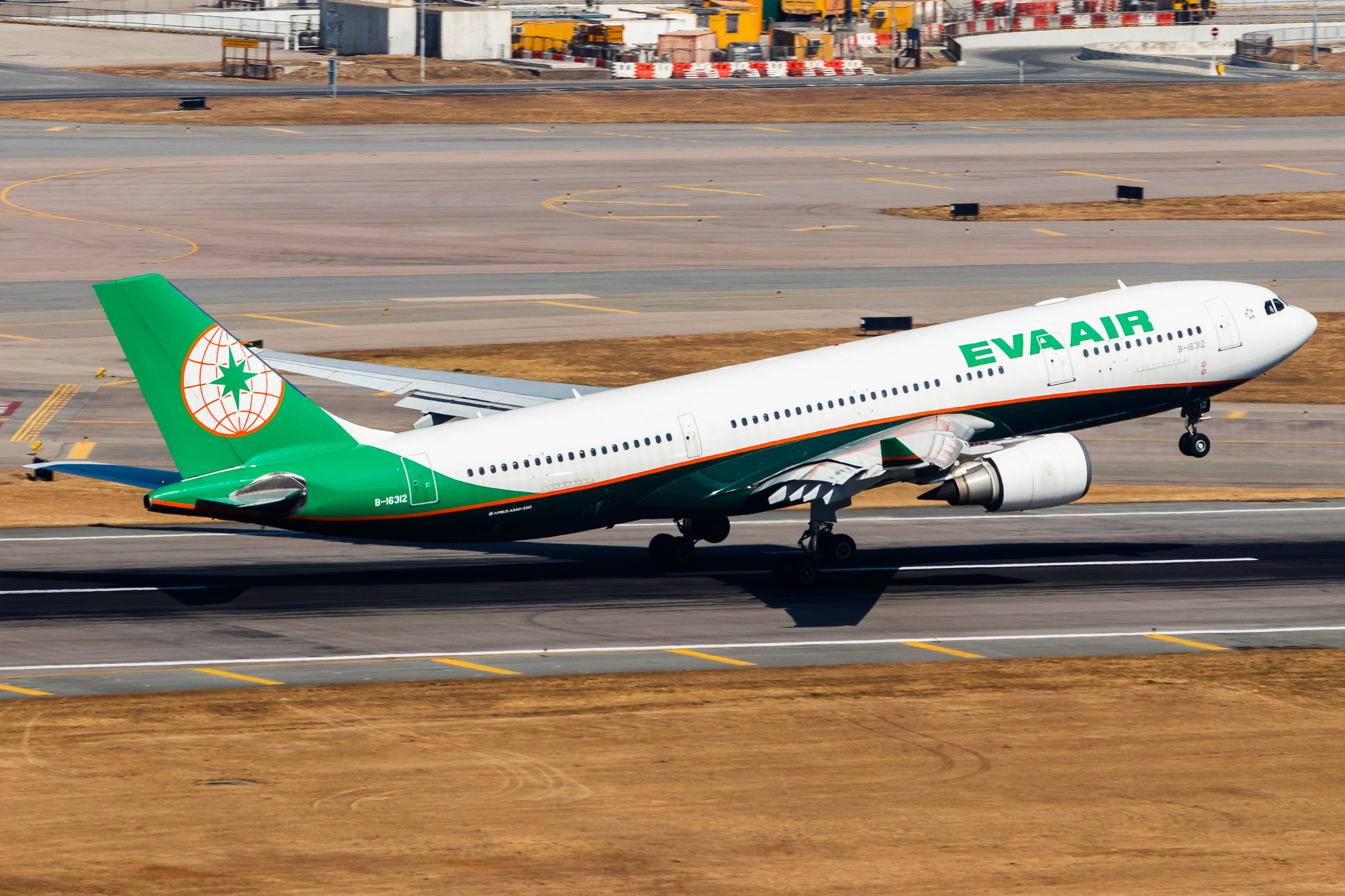 Full size: EVA Air Airbus A330-200 B-16312 at Hong Kong International Airport