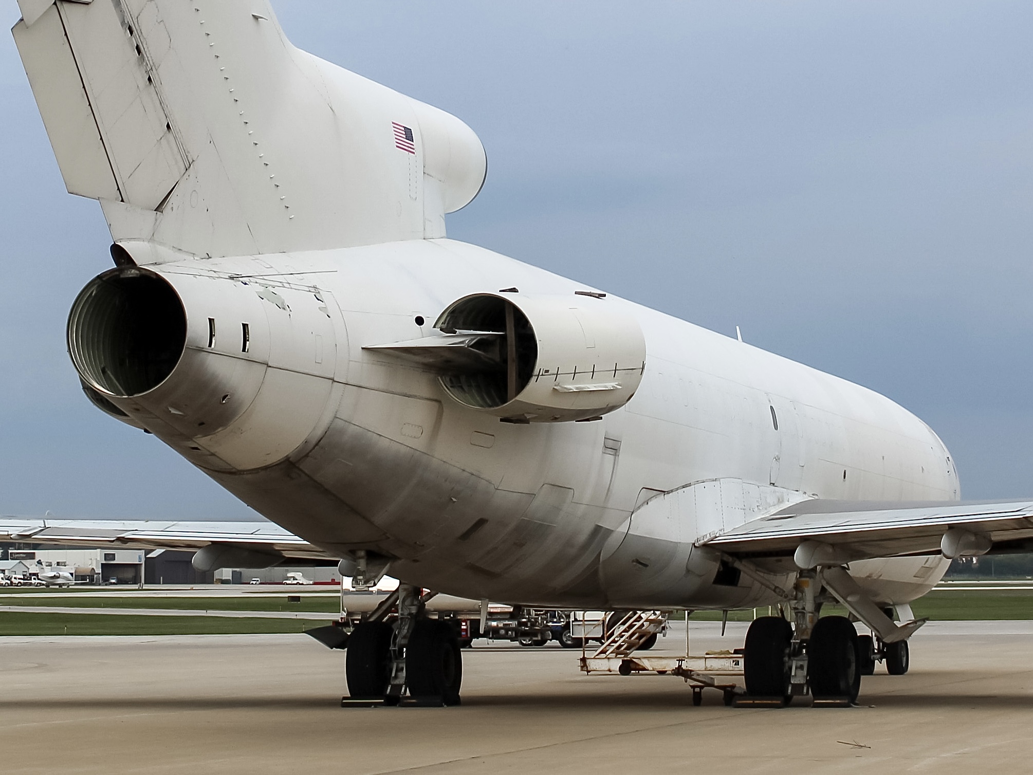 Full size: FedEx Boeing 727-200 N498FE at General Mitchell International Airport