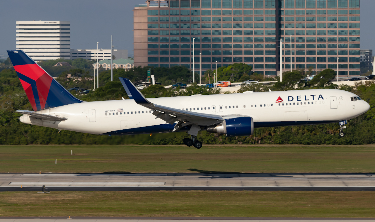 Full size: Delta Airlines Boeing 767-300ER N175DZ  at Tampa International Airport