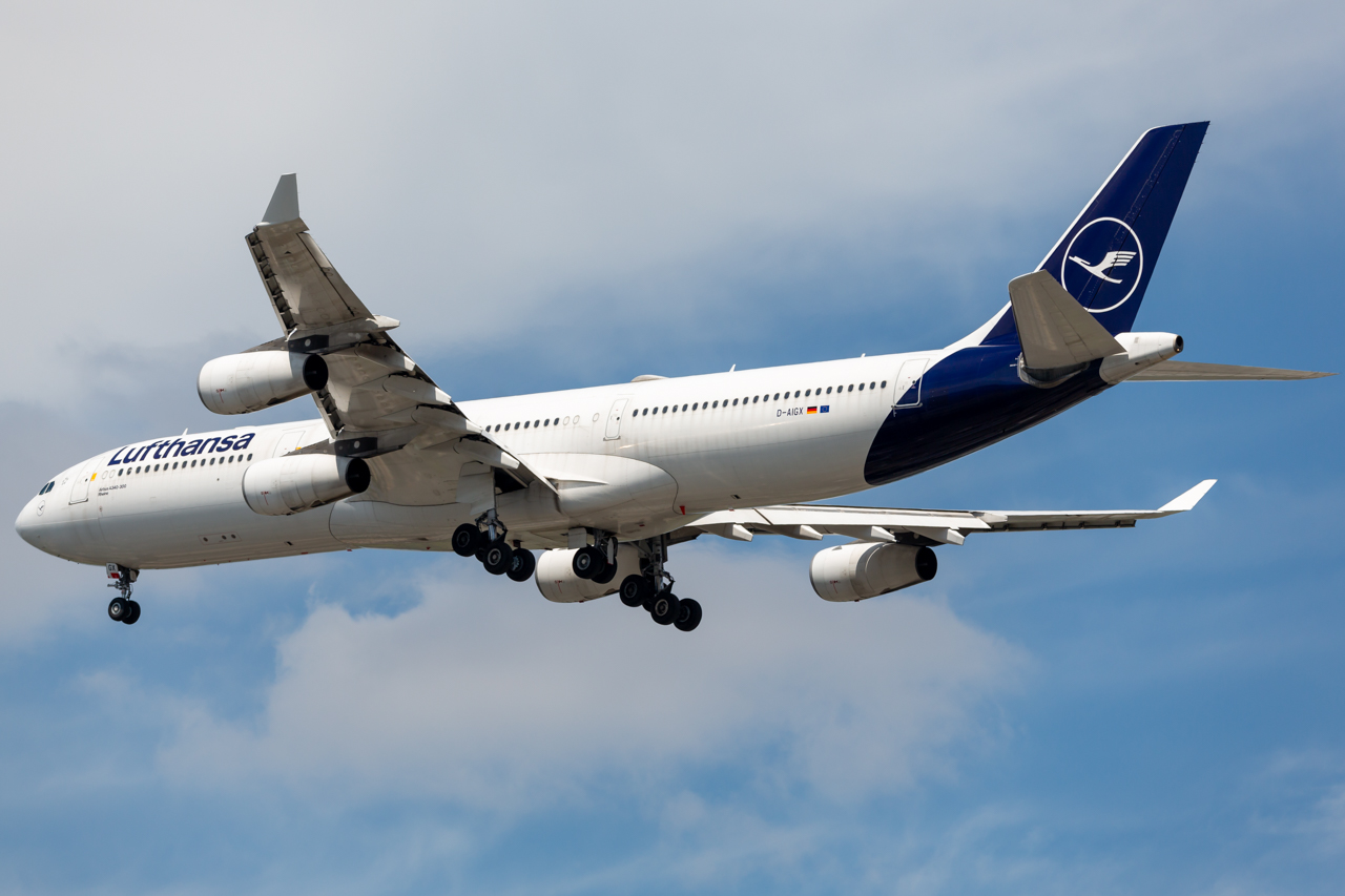Full size: Lufthansa Airbus A340-300 D-AIGX at John F. Kennedy International Airport
