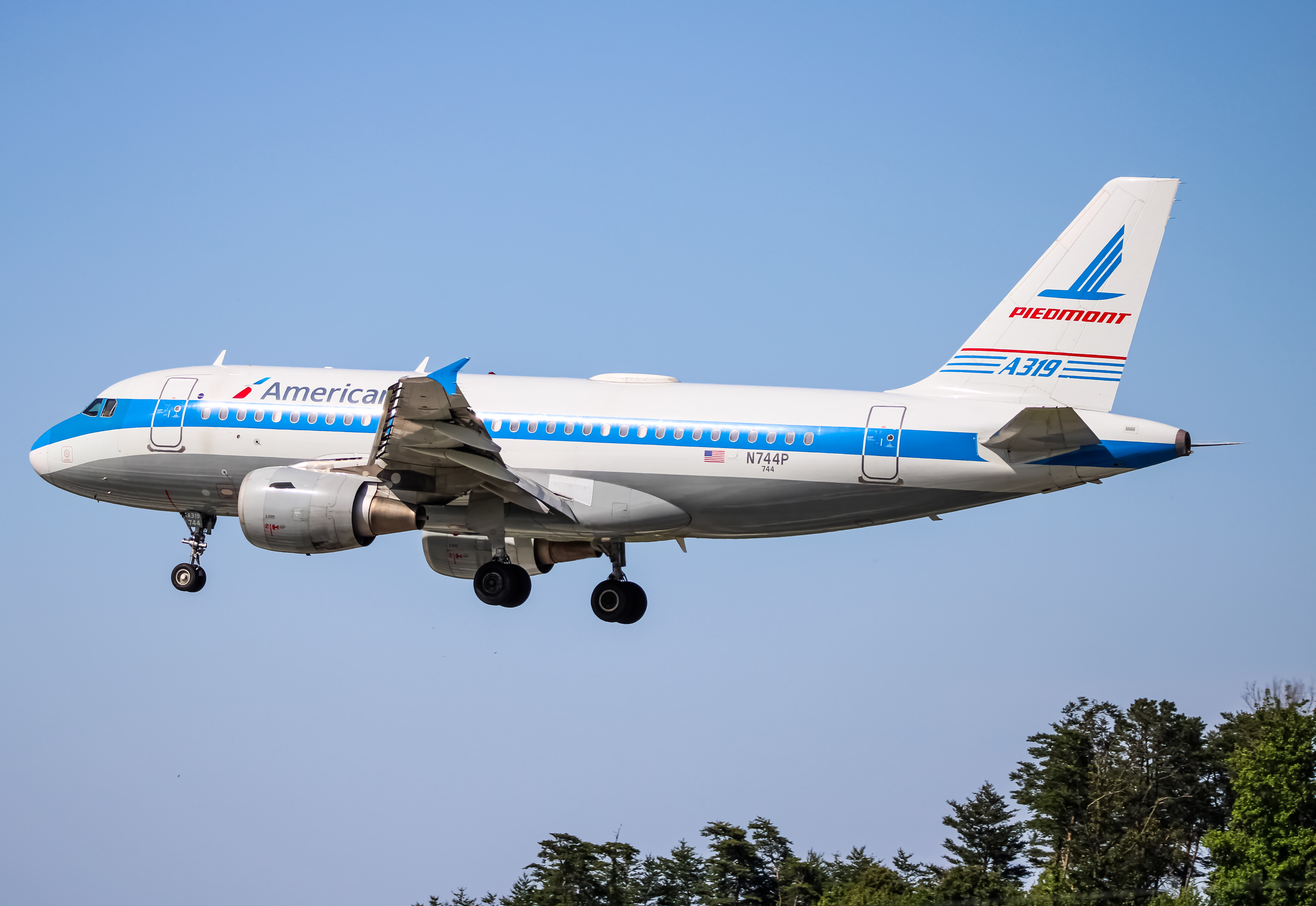 Full size: American Airlines Airbus A319 N744P at Baltimore/Washington International Thurgood Marshall Airport