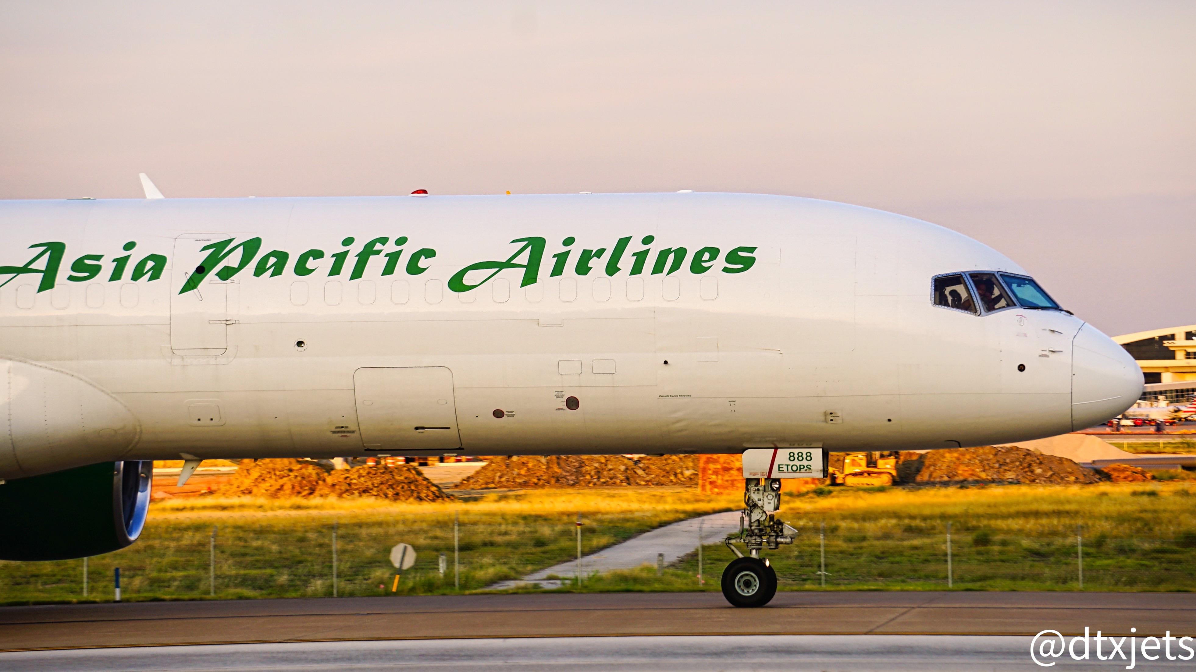 Full size: Asia Pacific Airlines Boeing 757-200 N888LT at Dallas-Fort Worth International Airport