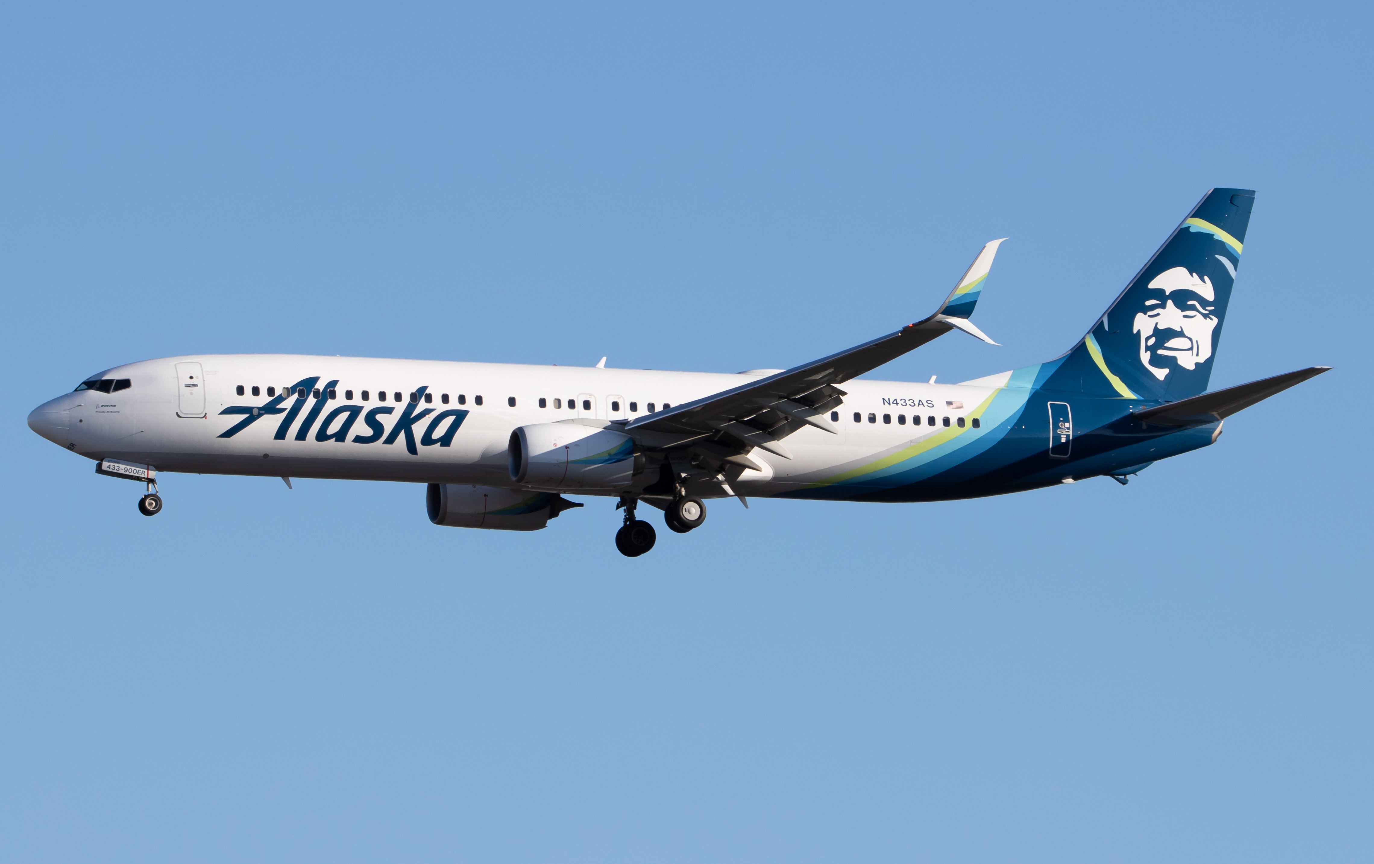 Full size: Alaska Airlines Boeing 737-900ER N433AS at Newark Liberty International Airport