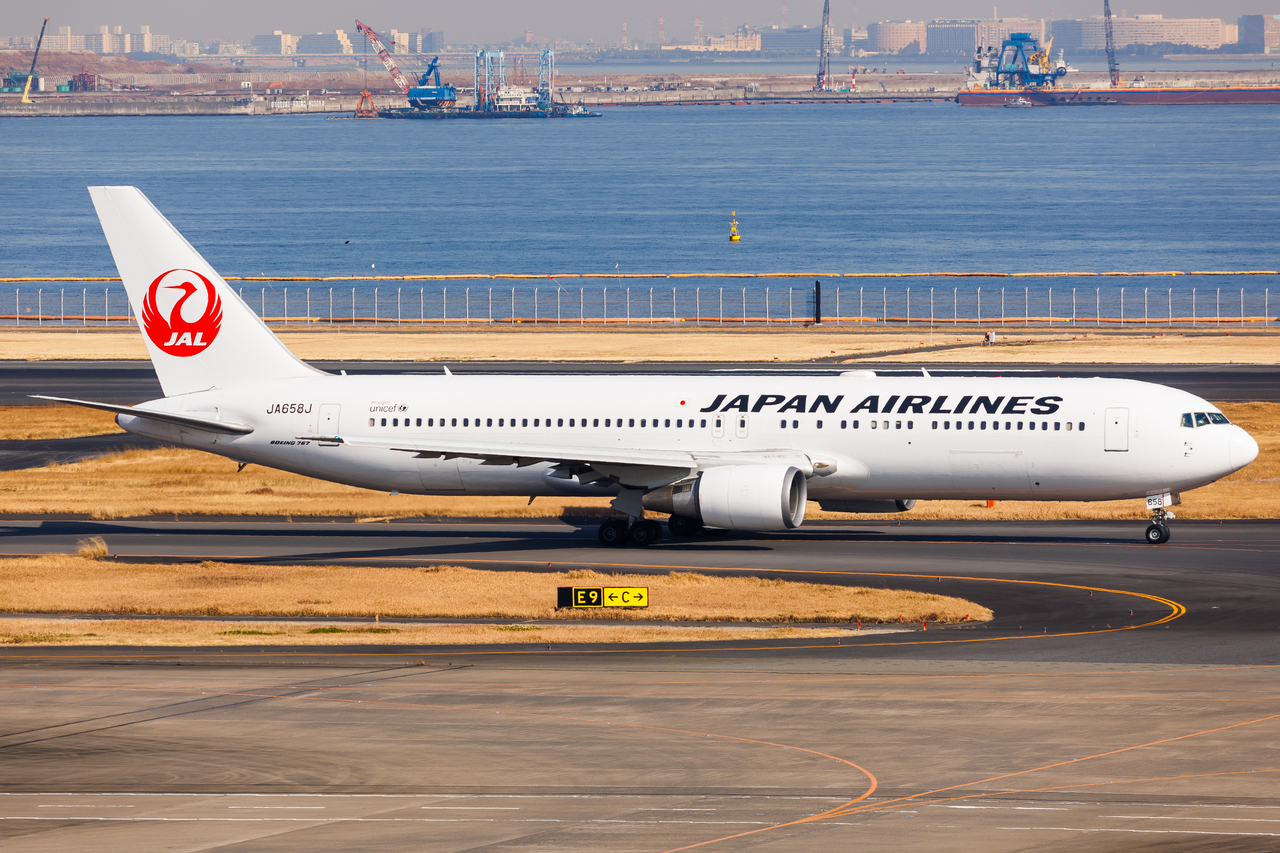 Full size: Japan Airlines Boeing 767-300ER JA658J at Tokyo-Haneda Airport