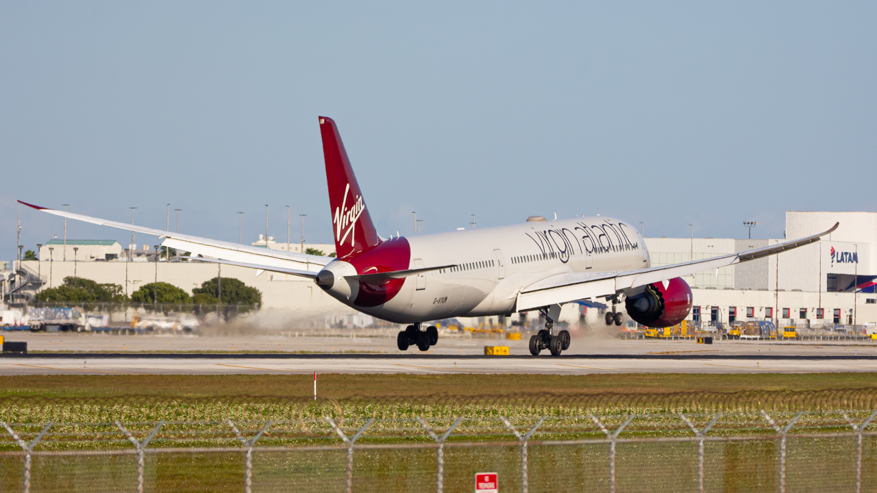 Full size: Virgin Atlantic  Boeing 787-9 G-VYUM at Miami International Airport