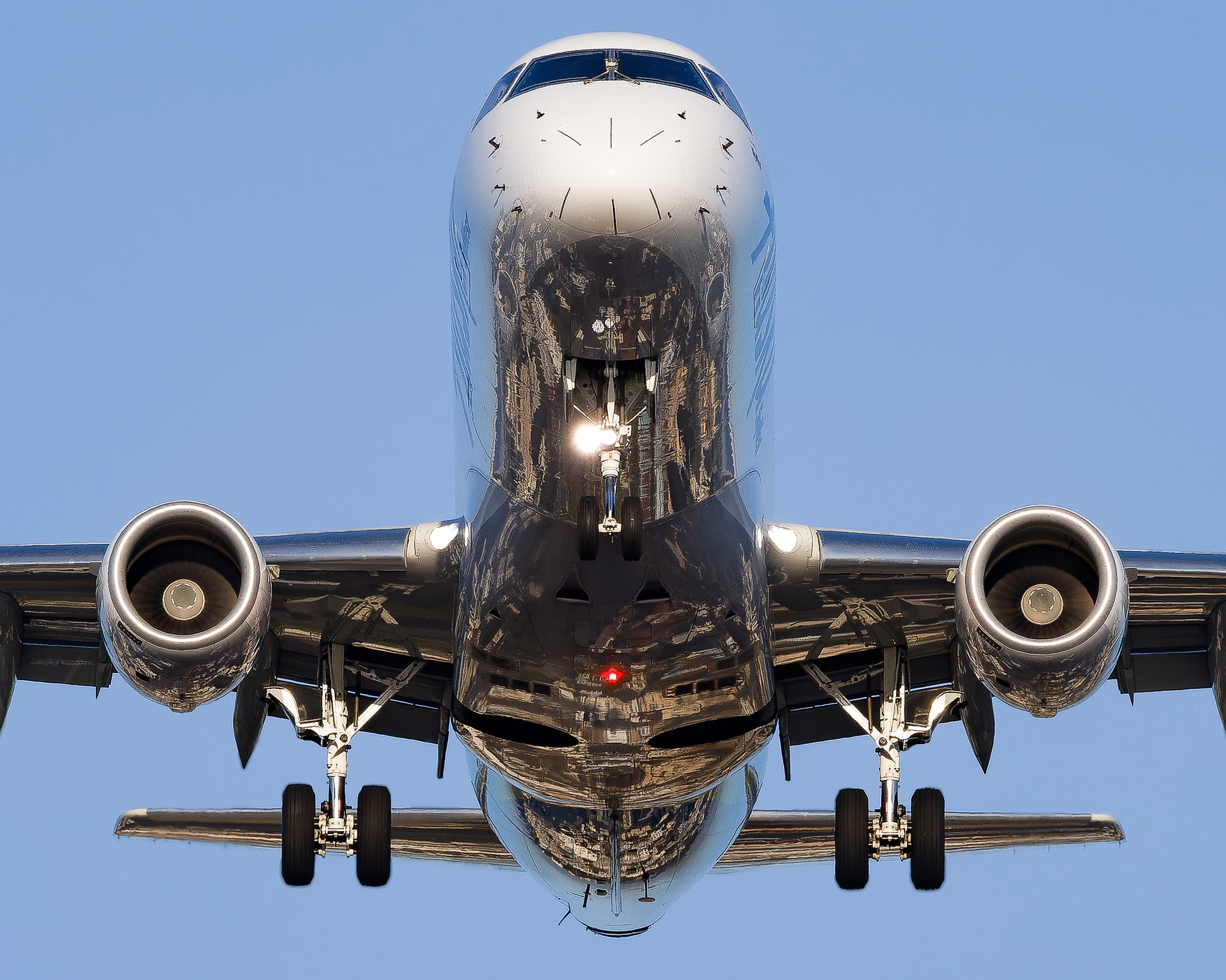 Full size: SkyWest Airlines Embraer E170 N407SY at San Diego International Airport