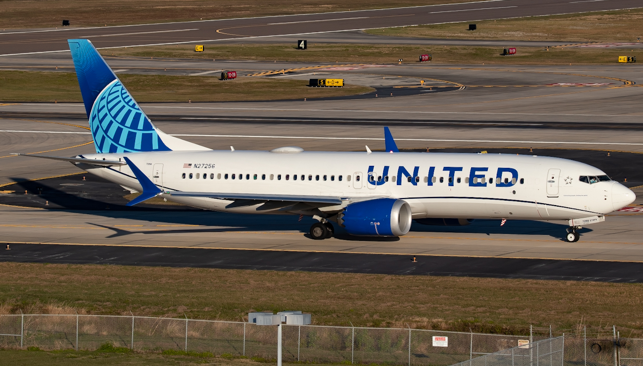 Full size: United Airlines Boeing 737 MAX 8 N27256 at Tampa International Airport