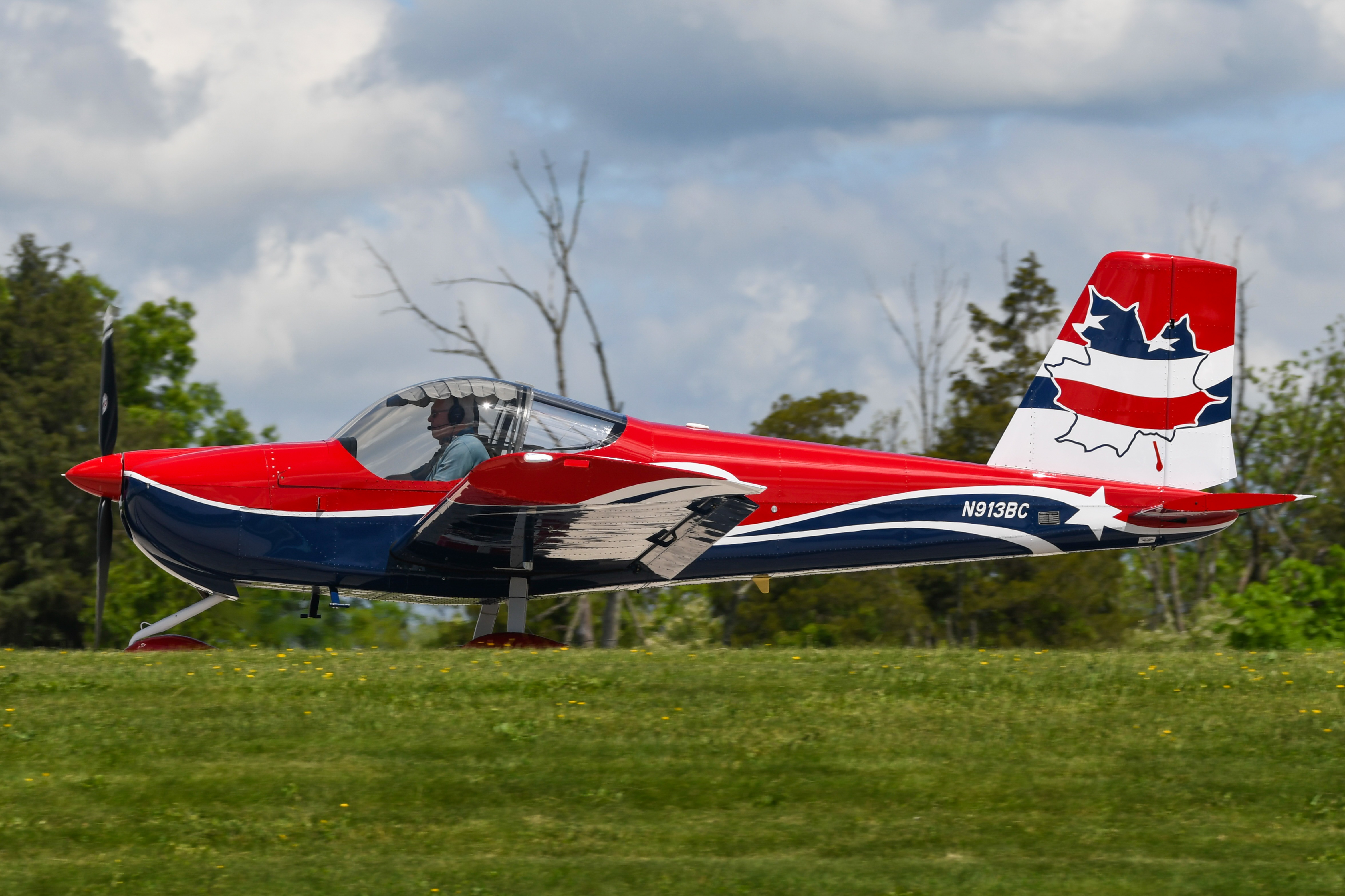 Full size: PRIVATE Vans RV-12 N913BC at Heritage Field Airport