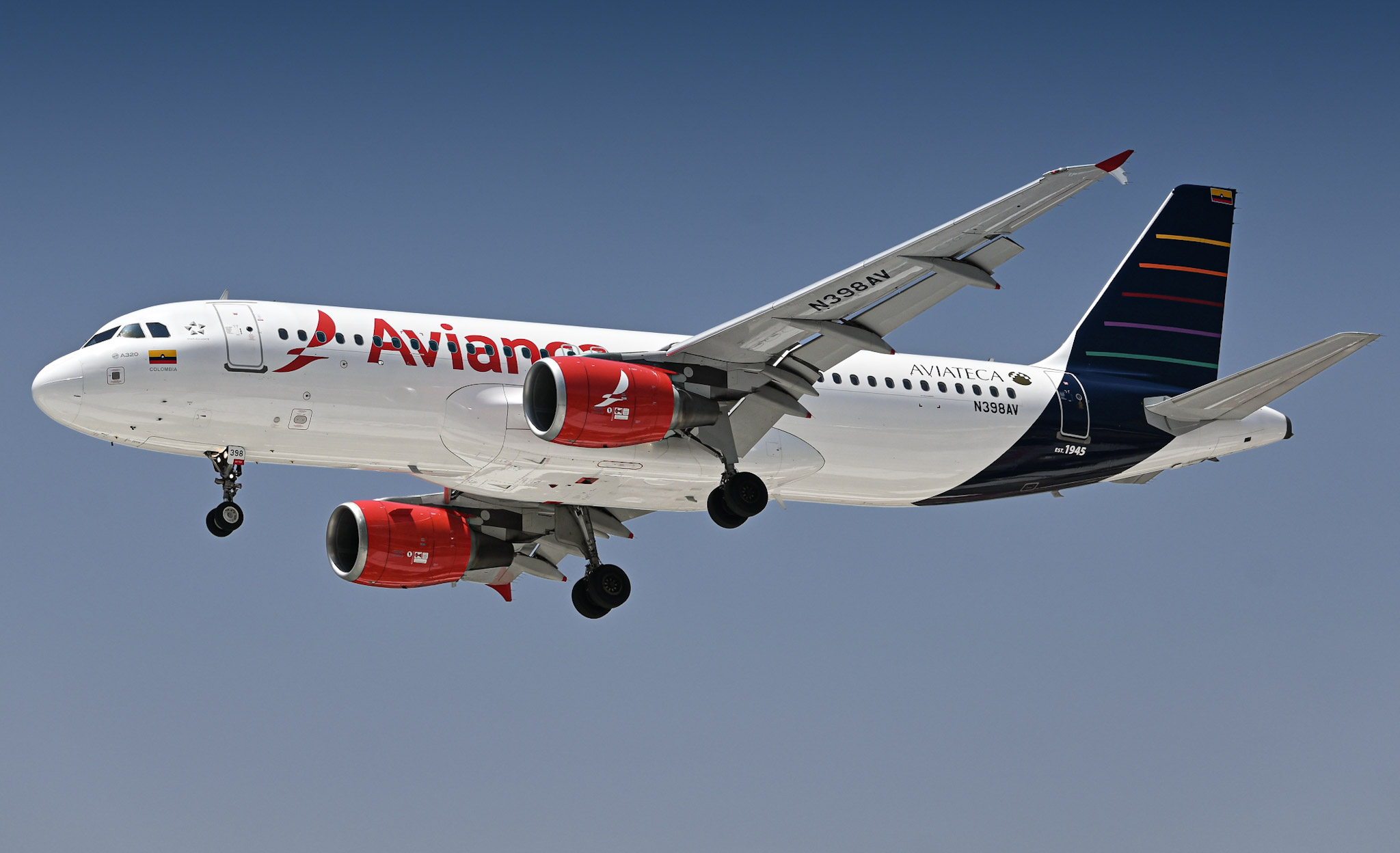 Full size: Avianca Airbus A320 N398AV at Mexico City International Airport