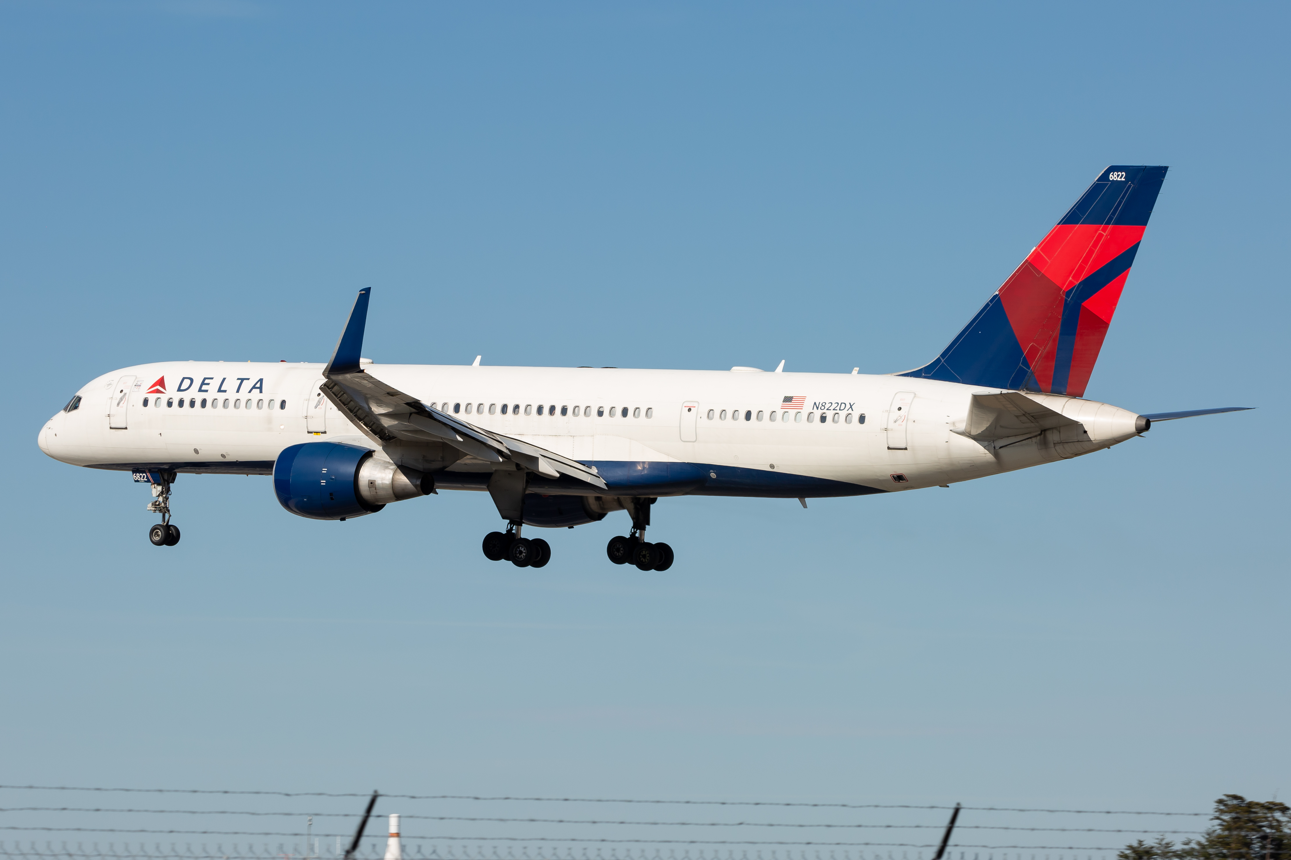 Full size: Delta Airlines Boeing 757-200 N822DX at Baltimore/Washington International Thurgood Marshall Airport