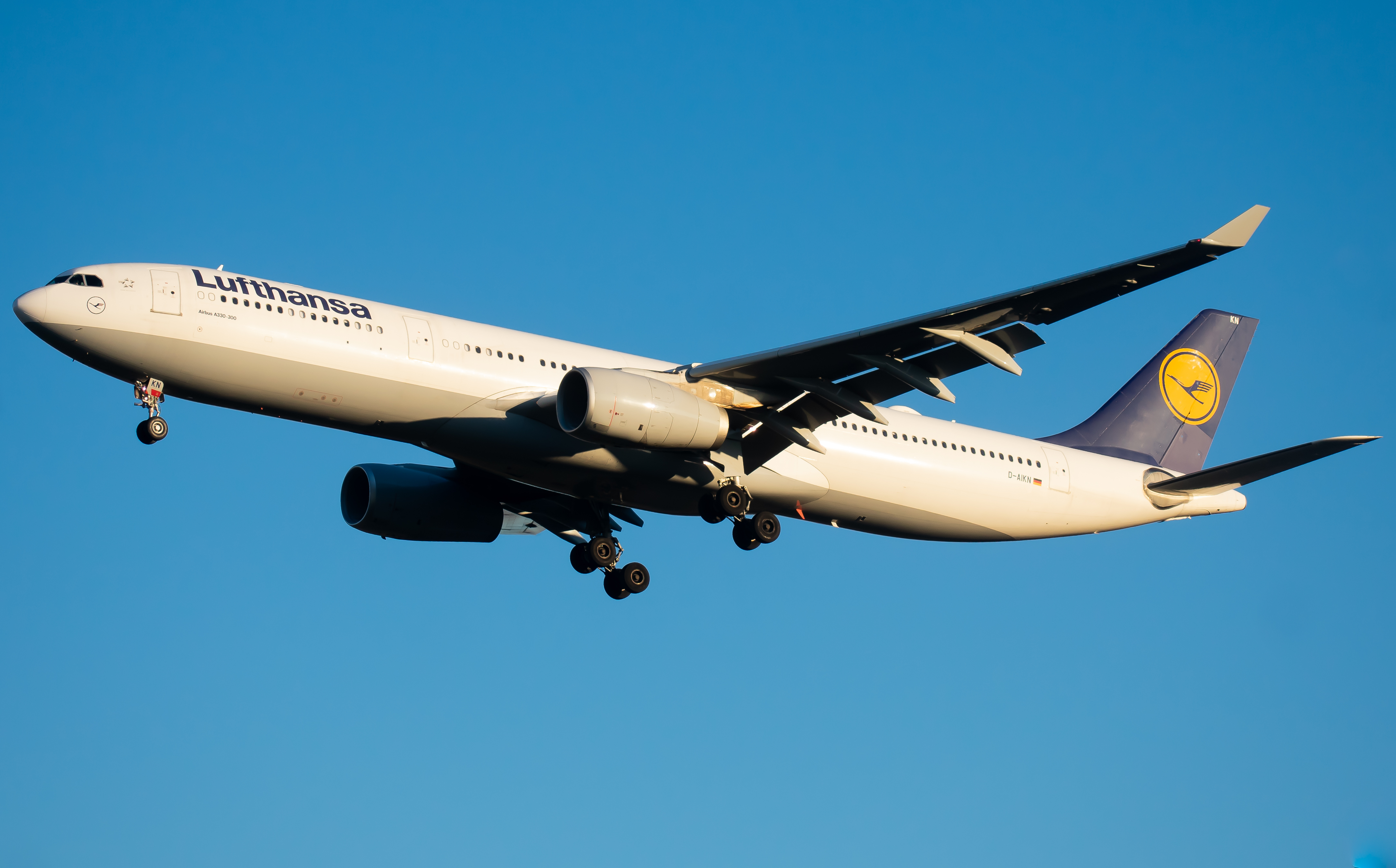 Full size: Lufthansa Airbus A330-300 D-AIKN at Washington Dulles International Airport