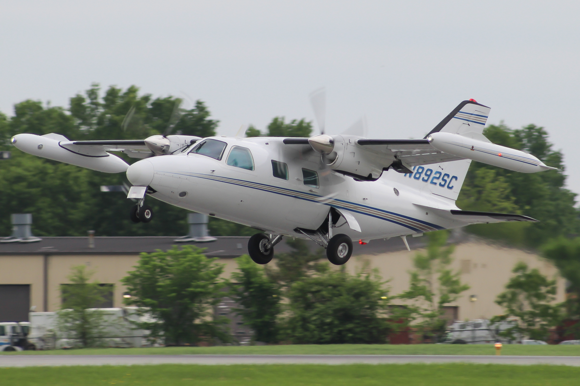 Full size: PRIVATE Mitsubishi MU-2  N892SC at Frederick Municipal Airport