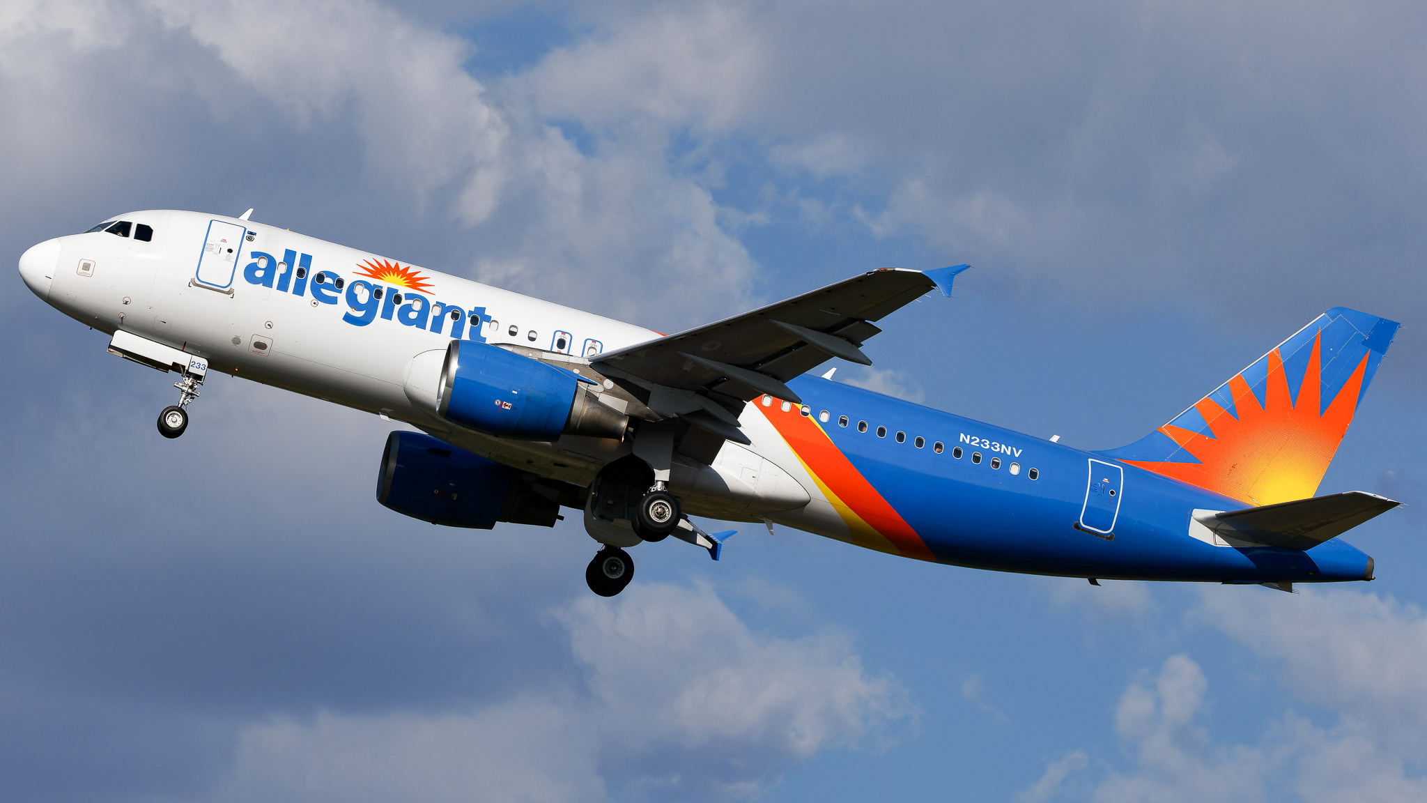 Full size: Allegiant Air Airbus A320 N233NV at St. Petersburg Clearwater International Airport