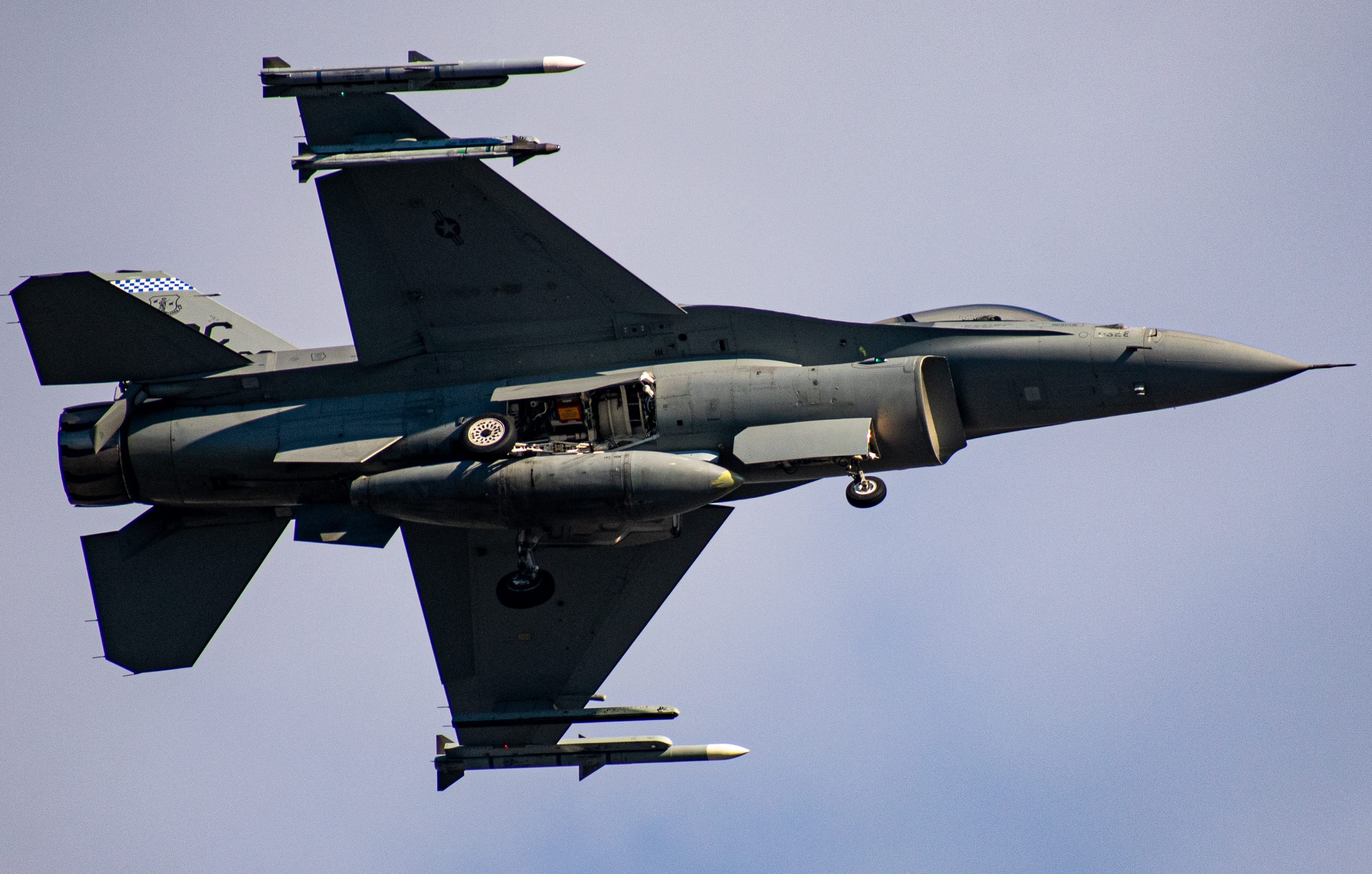 Full size: USAF - United States Air Force General Dynamics F-16 Fighting Falcon 87-0328 at Joint Base Andrews