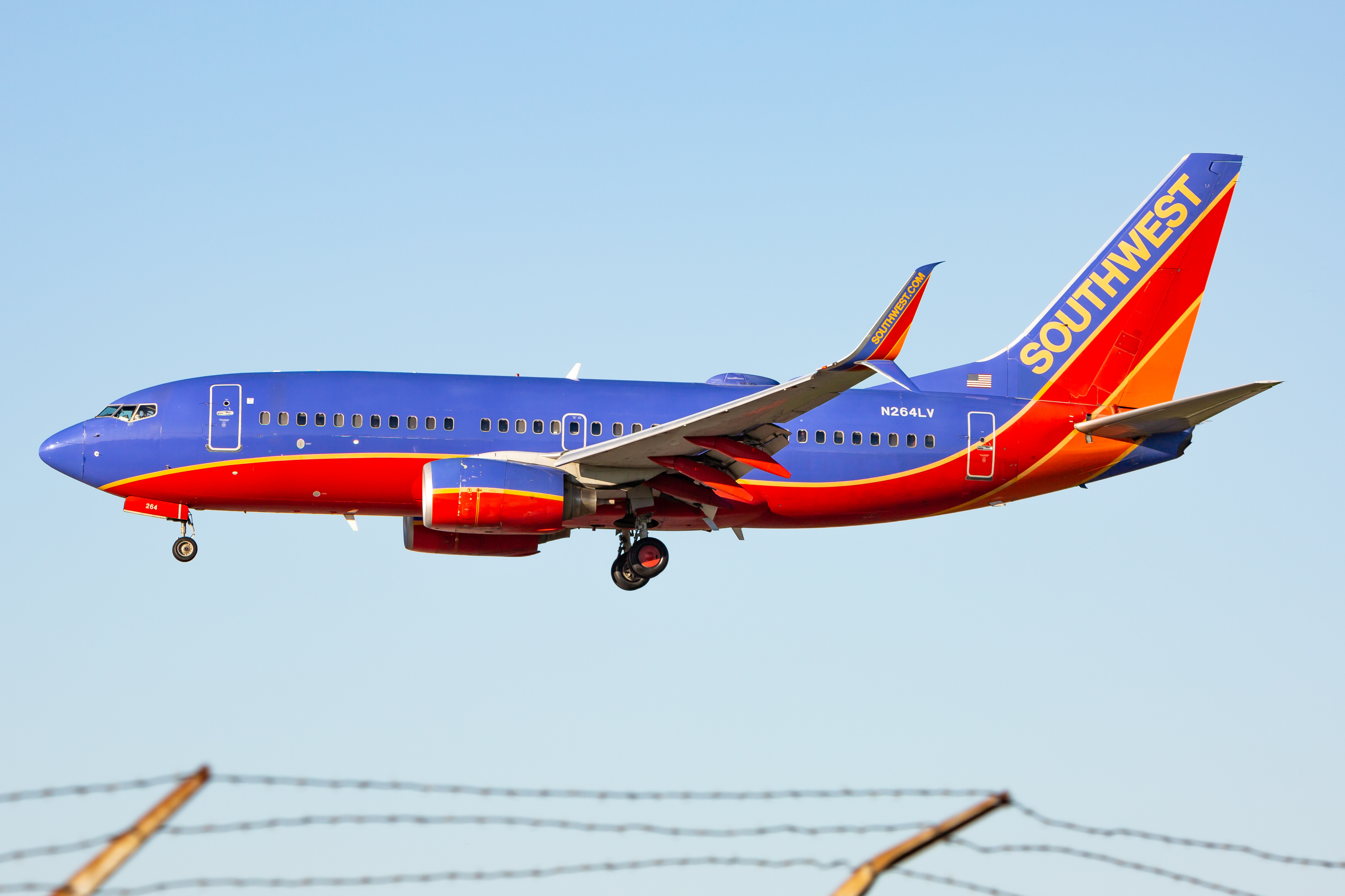 Full size: Southwest Airlines Boeing 737-700 N264LV at Baltimore/Washington International Thurgood Marshall Airport