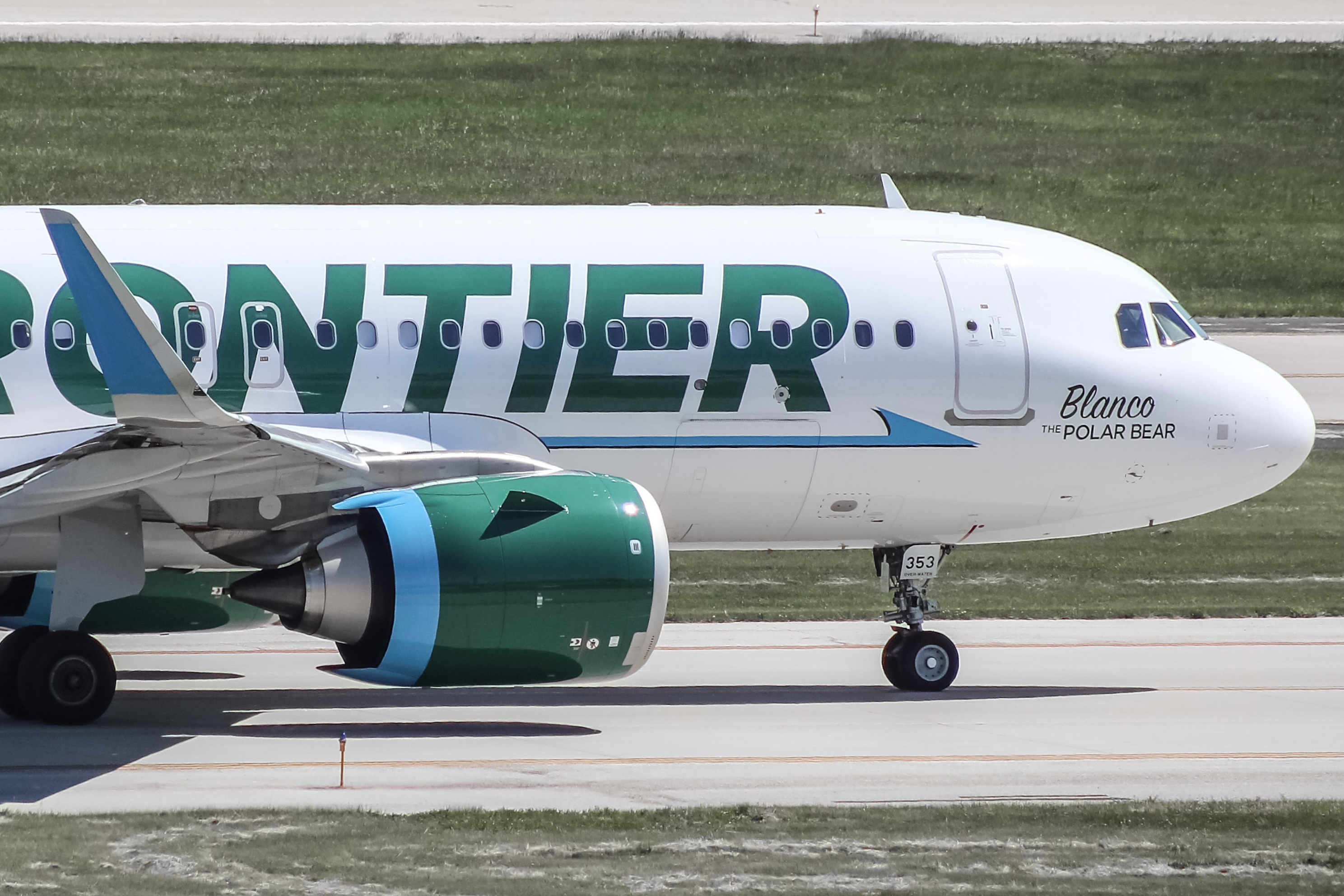 Full size: Frontier Airlines Airbus A320NEO N353FR at General Mitchell International Airport