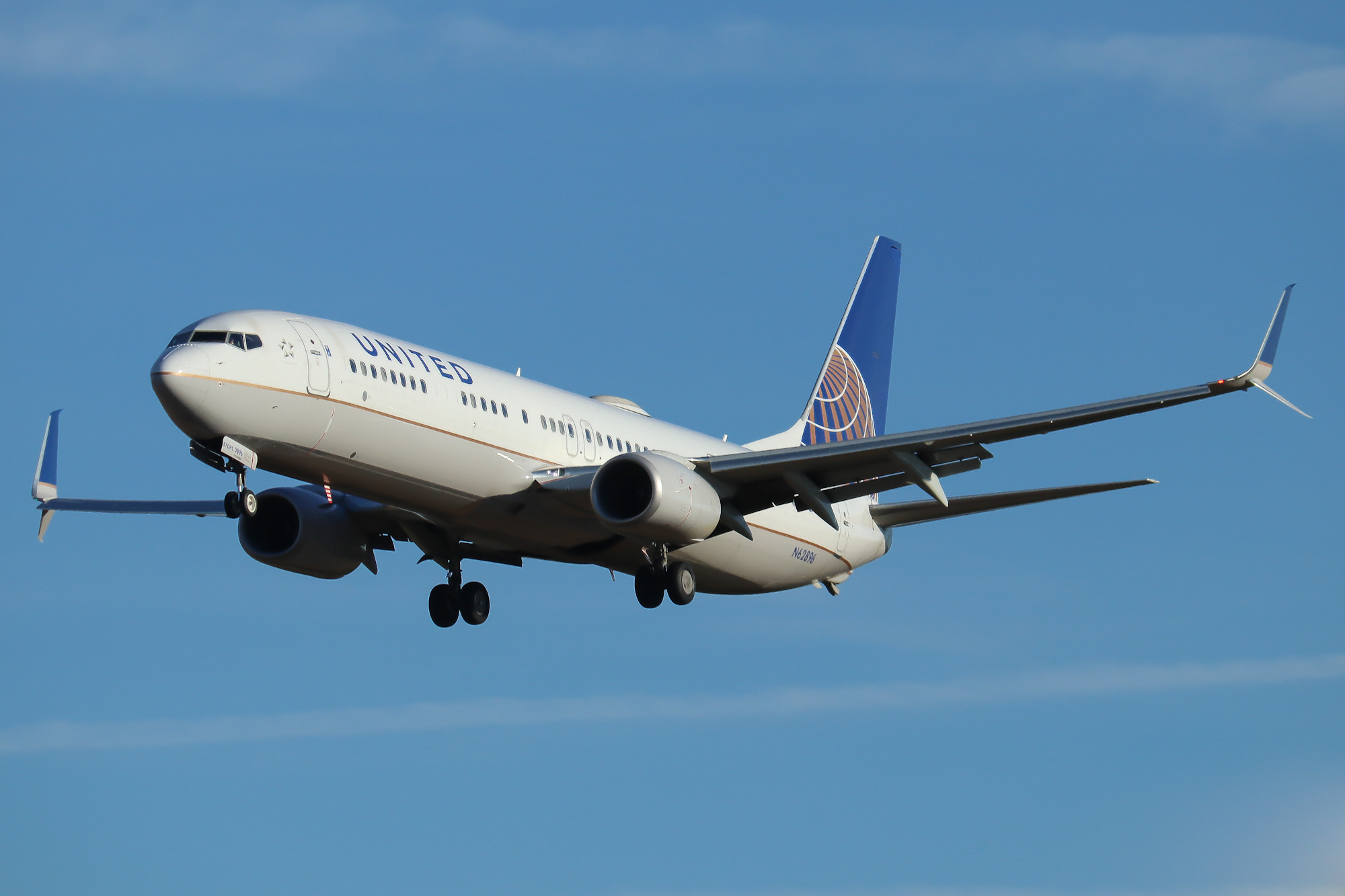Full size: United Airlines Boeing 737-900ER N62896 at Baltimore/Washington International Thurgood Marshall Airport