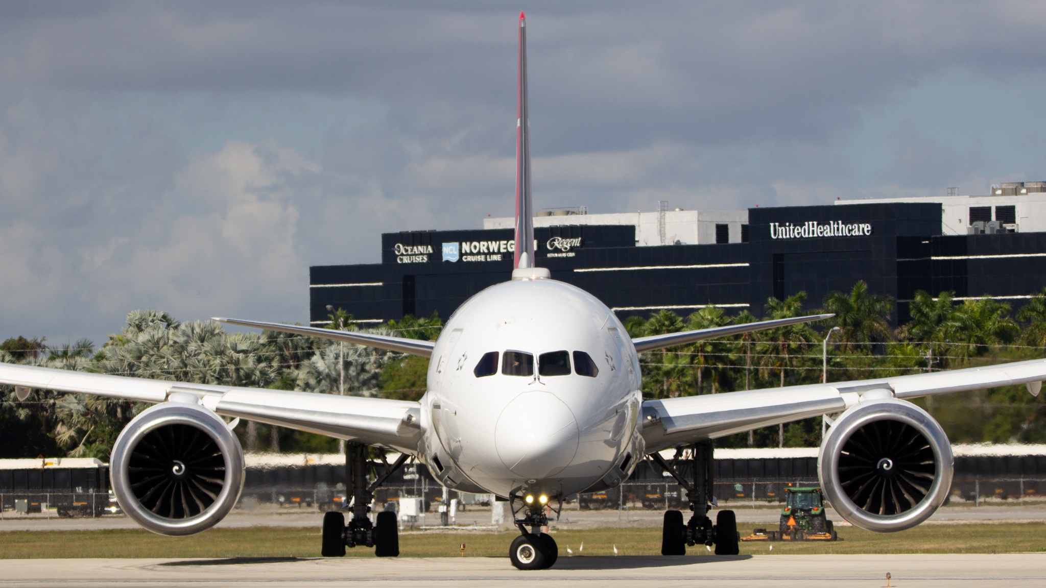 Full size: Turkish Airlines Boeing 787-9 TC-LLK at Miami International Airport