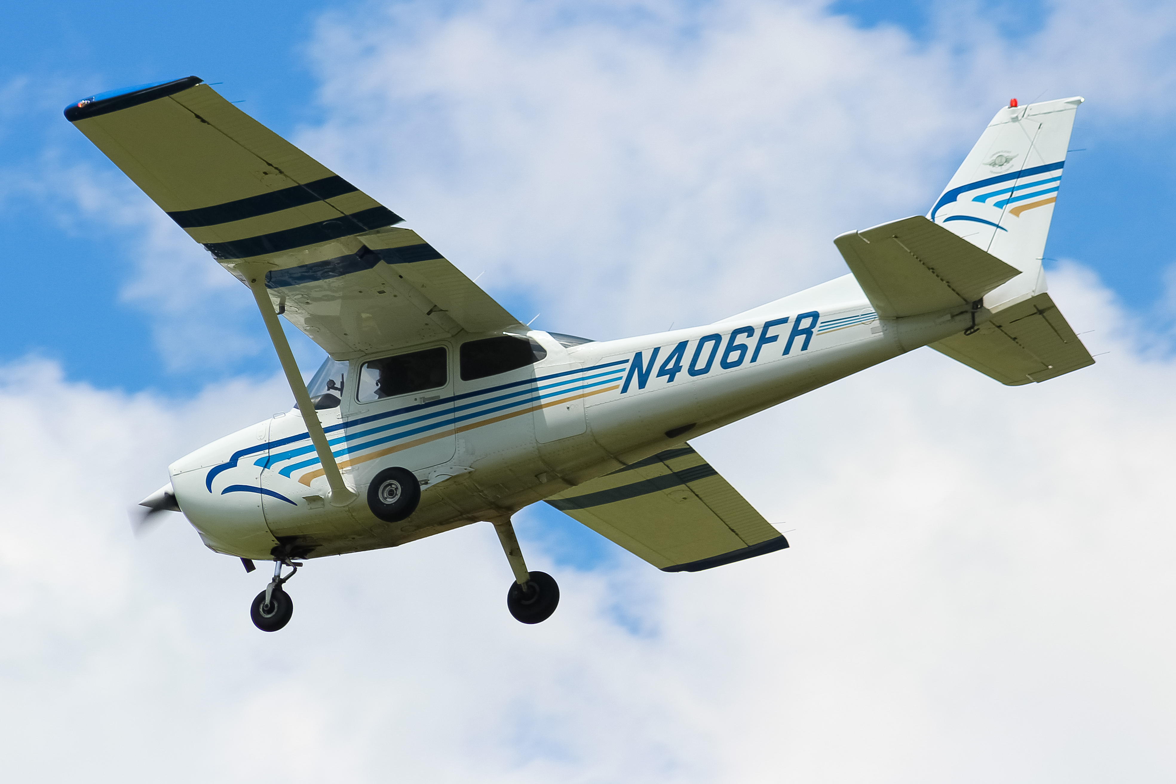 Full size: PRIVATE  Cessna 172 N406FR at Cincinnati Municipal Airport/Lunken Field