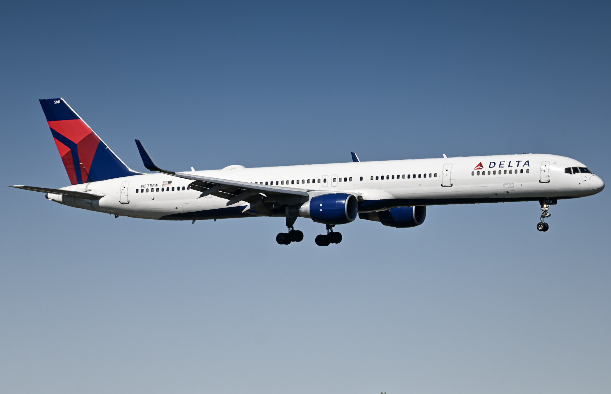 Full size: Delta Airlines Boeing 757-300 N591NW at Hartsfield-Jackson Atlanta International Airport