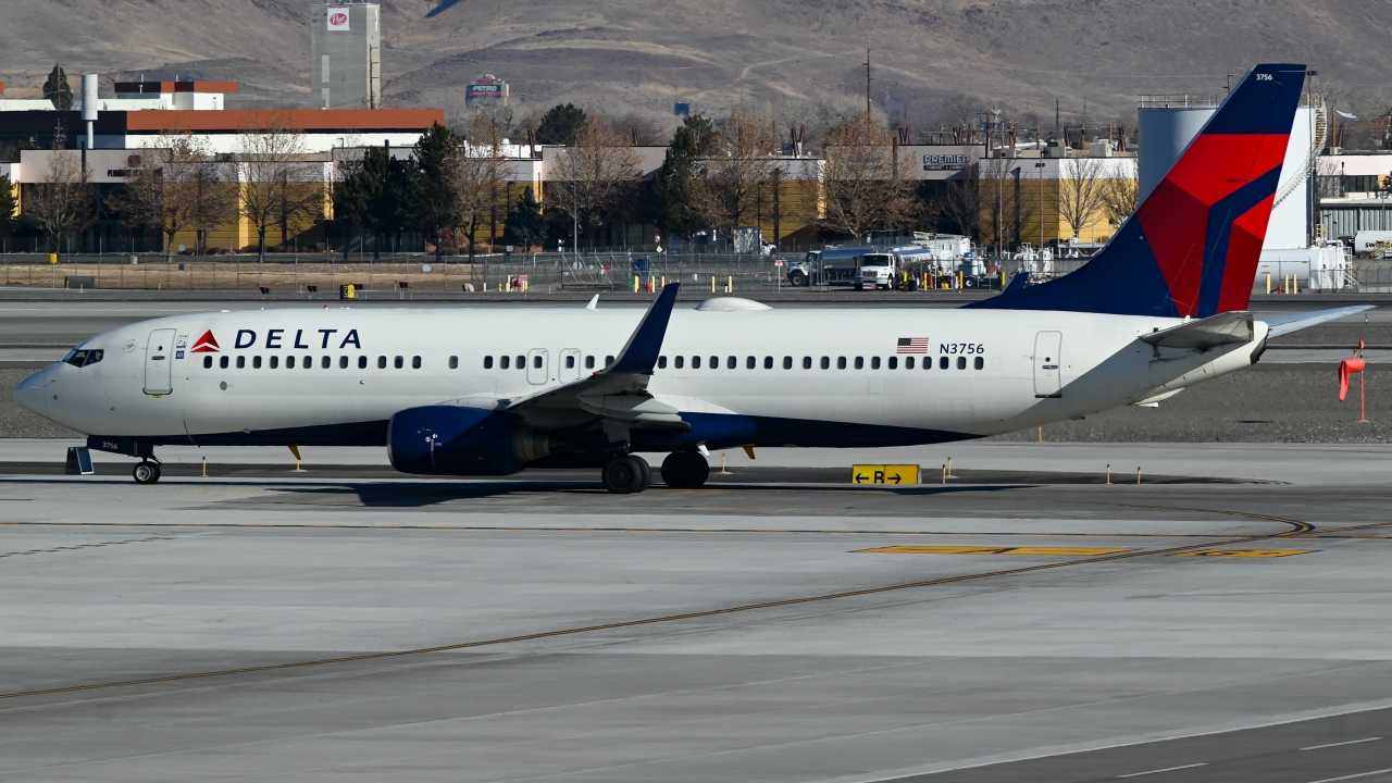 Full size: Delta Airlines Boeing 737-800 N3756 at Reno/Tahoe International Airport