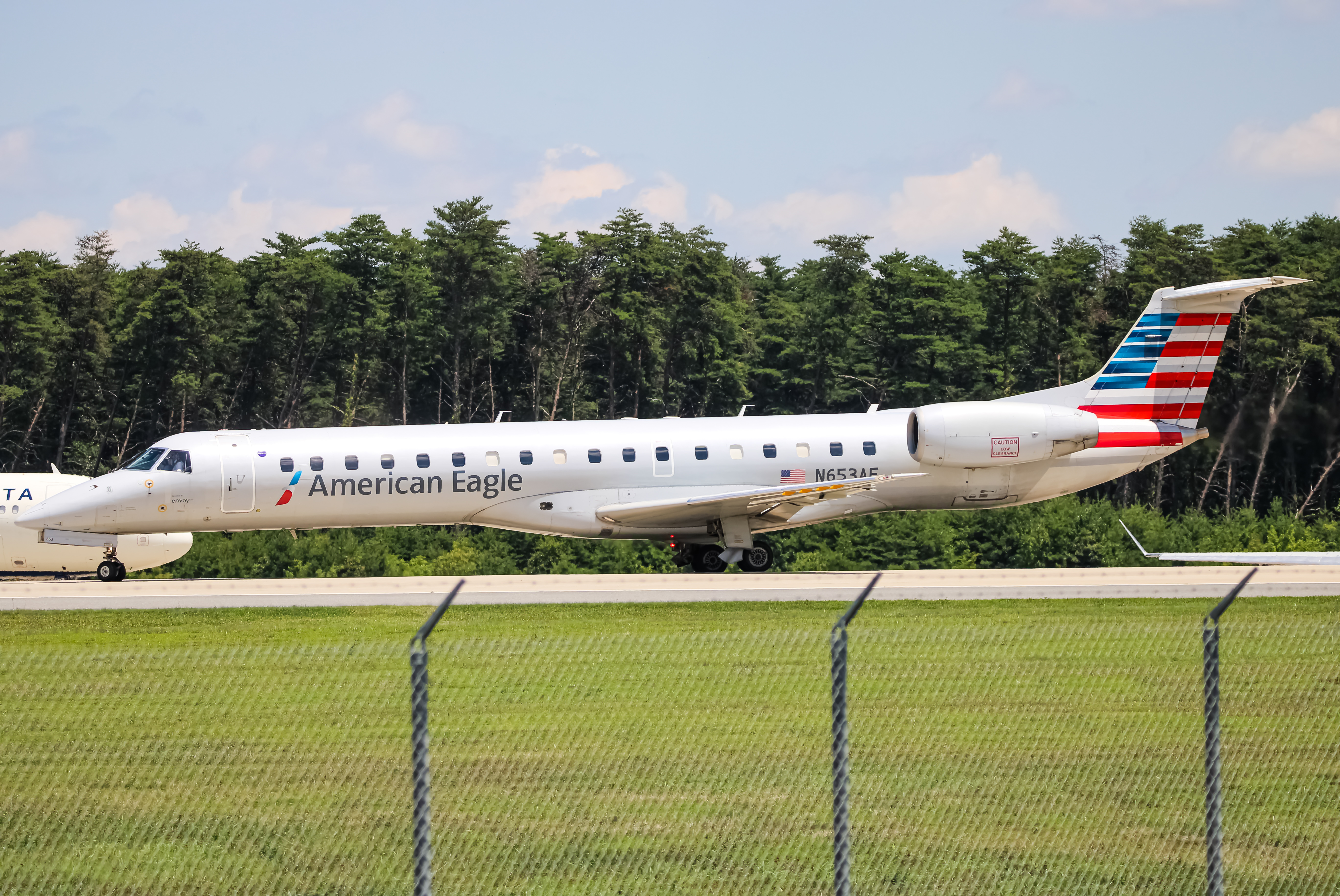 Full size: American Eagle Embraer ERJ145 N653AE at Baltimore/Washington International Thurgood Marshall Airport