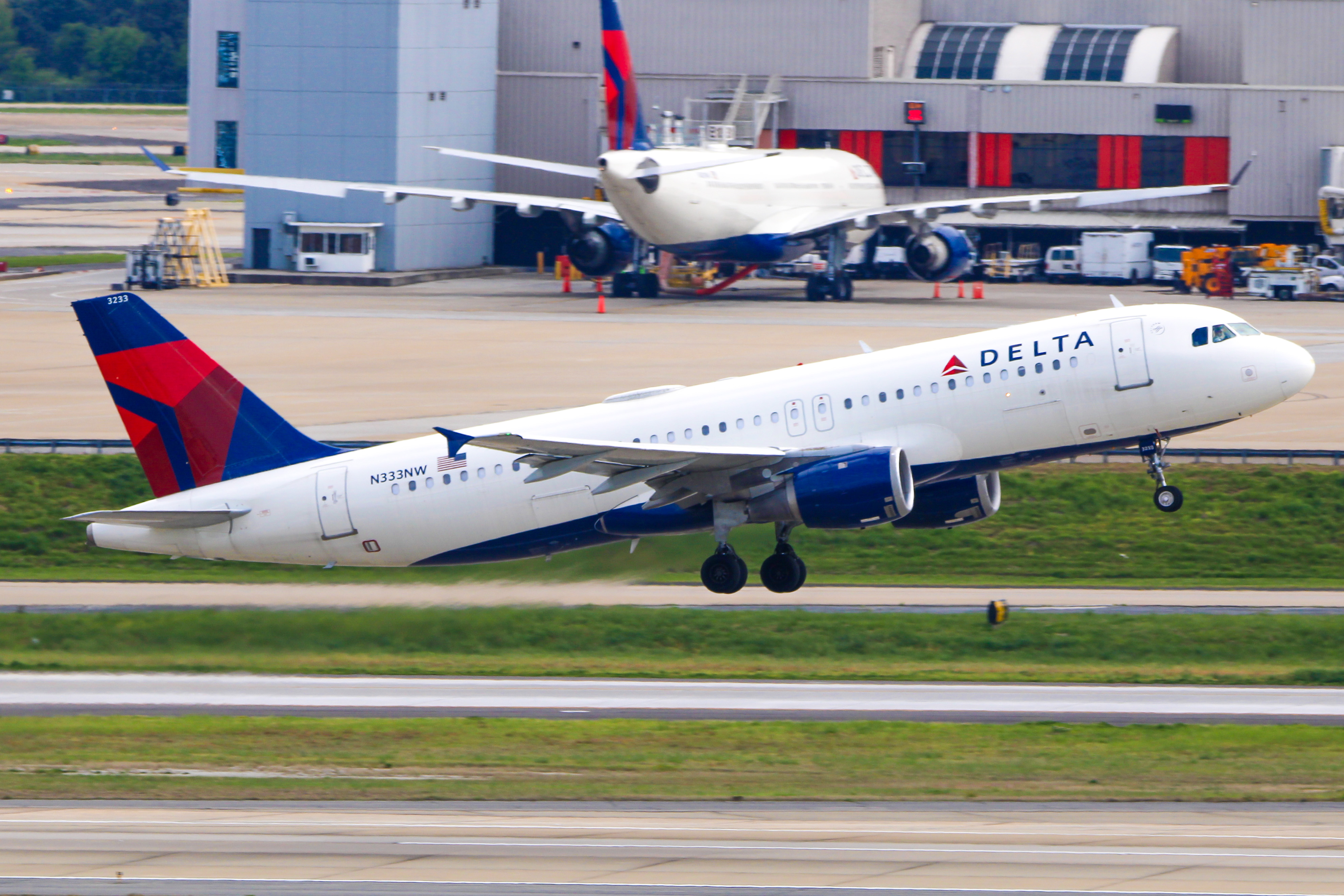 Full size: Delta Airlines Airbus A320 N333NW at Hartsfield-Jackson Atlanta International Airport