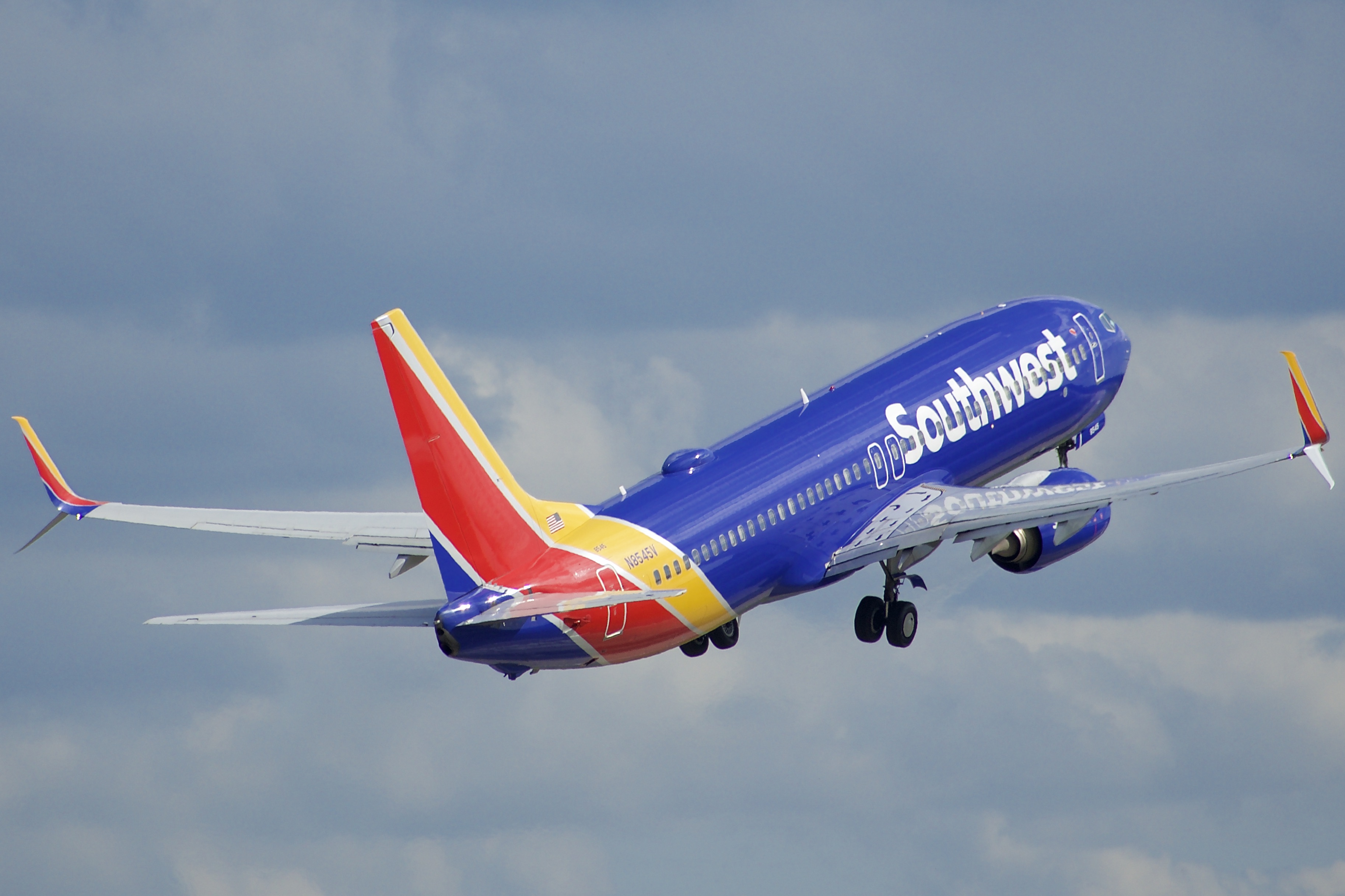 Full size: Southwest Airlines Boeing 737-800 N8545V at Orlando International Airport