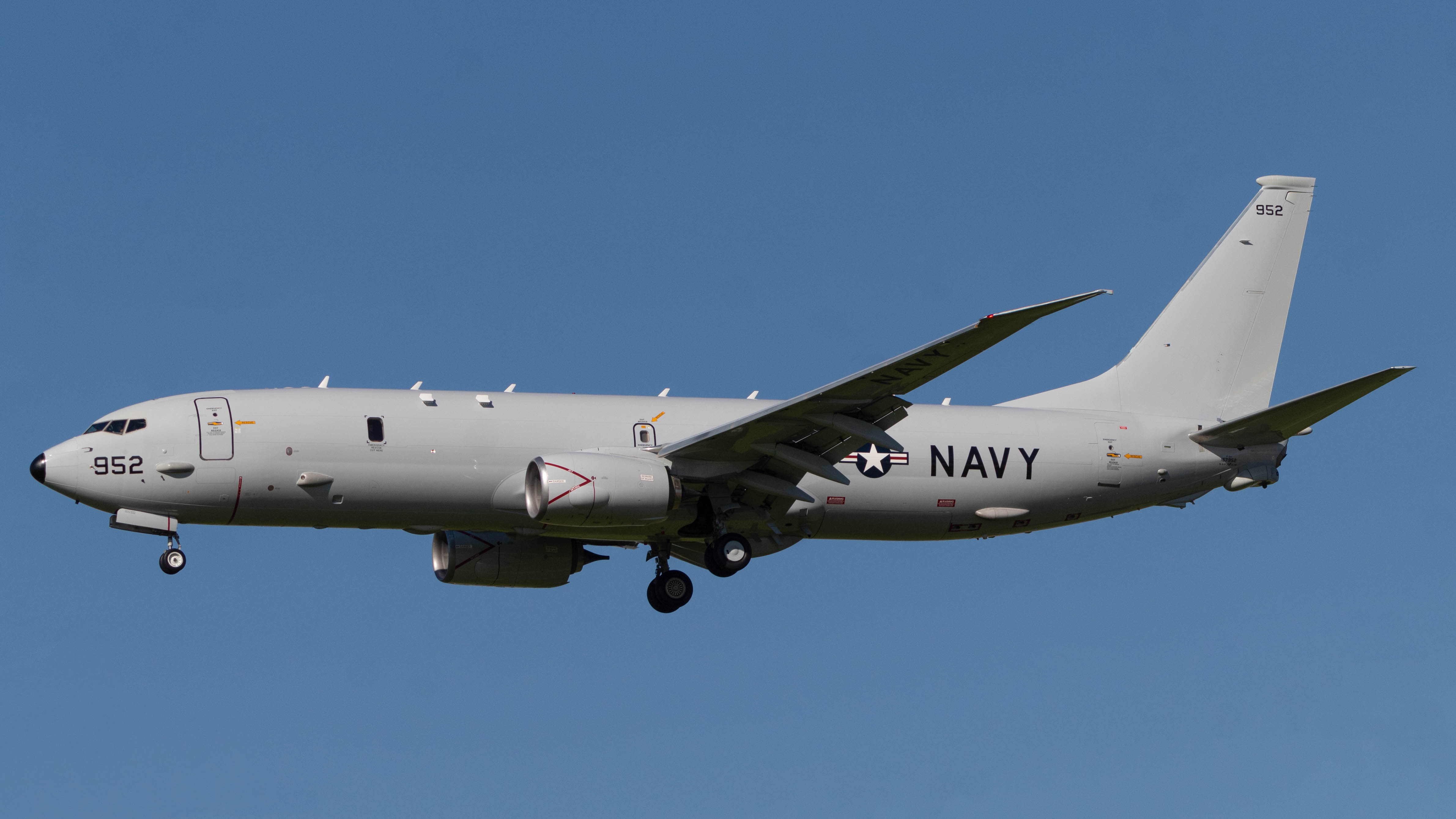 Full size: USN - United States Navy Boeing P-8 Poseidon  167952 at Point Mugu NAS