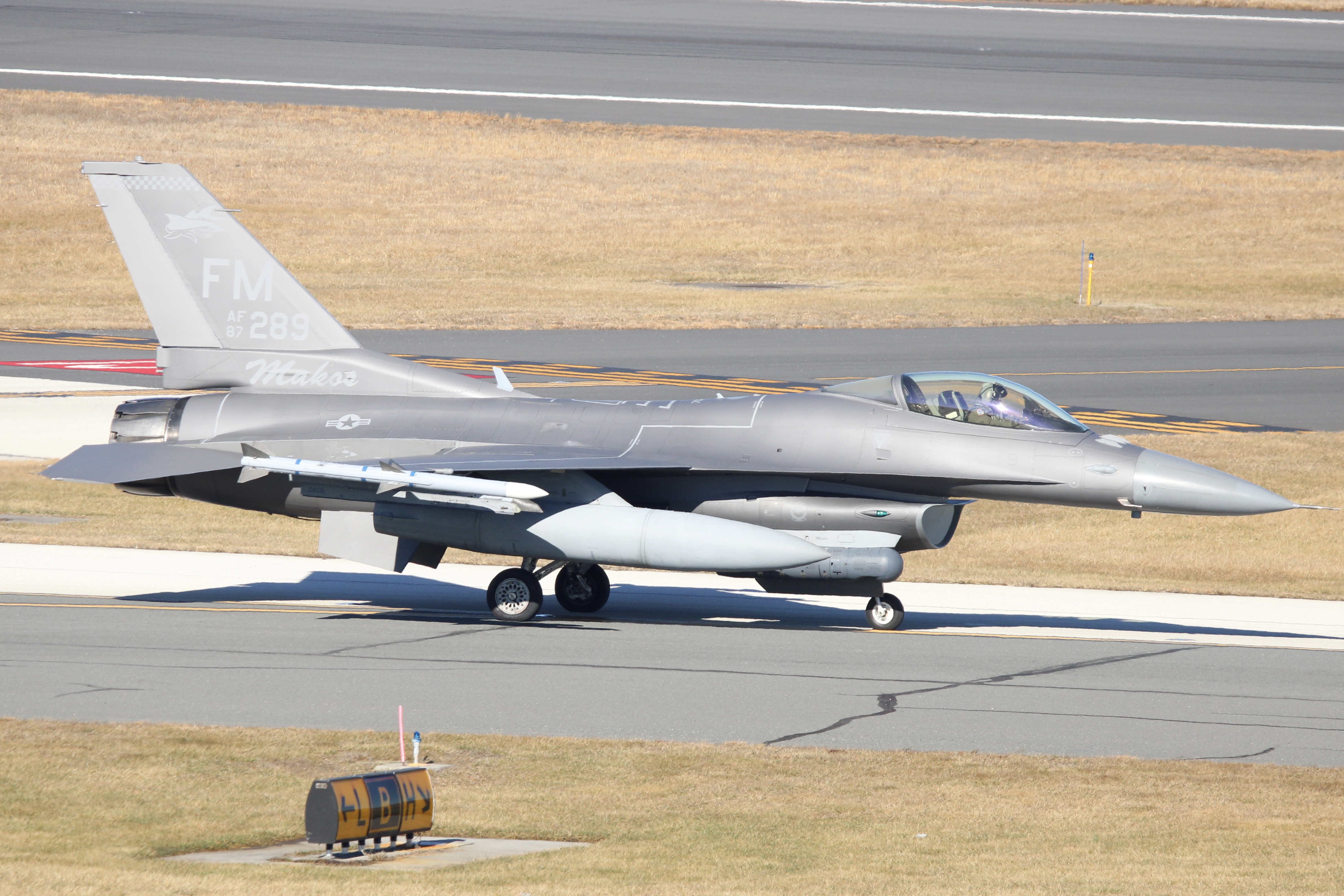 Full size: USAF - United States Air Force General Dynamics F-16 Fighting Falcon 87-0289 at Atlantic City International Airport