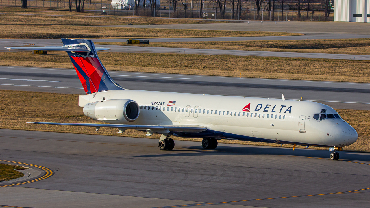Full size: Delta Airlines Boeing 717-200 N946AT at John Glenn Columbus International Airport