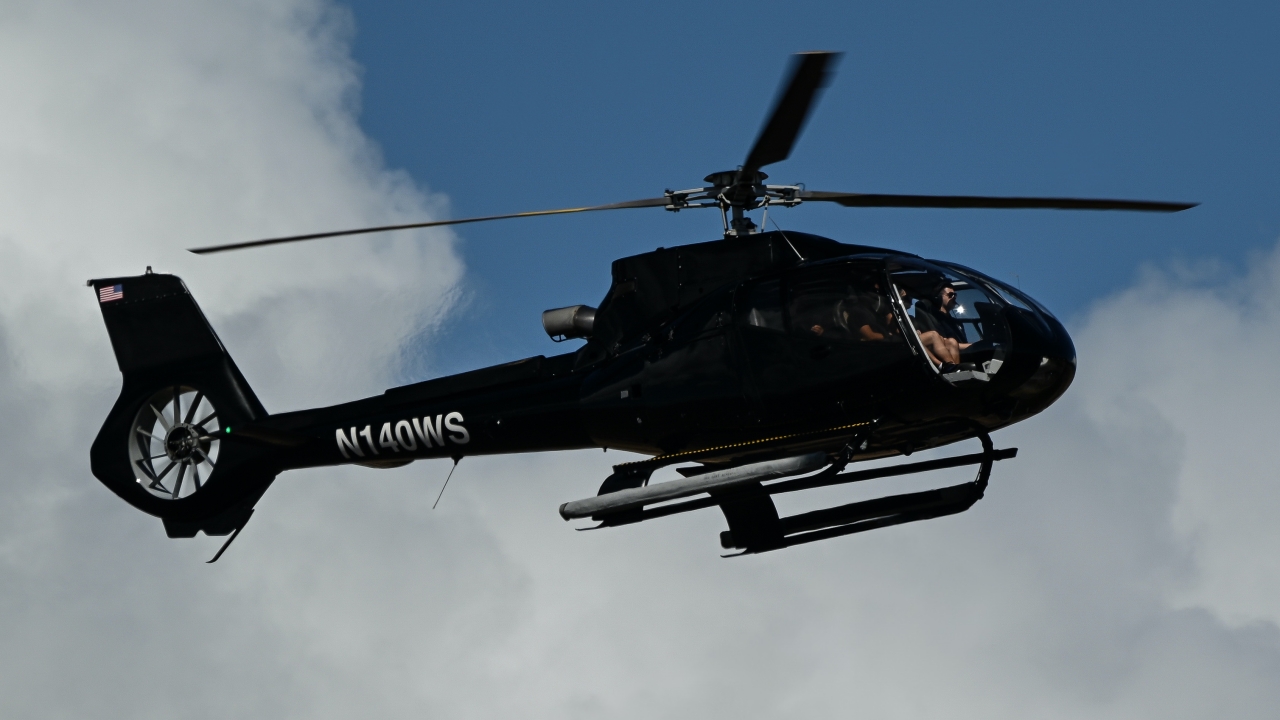 Full size: Sunshine Helicopters Eurocopter EC-135 N140WS at Kahului Airport