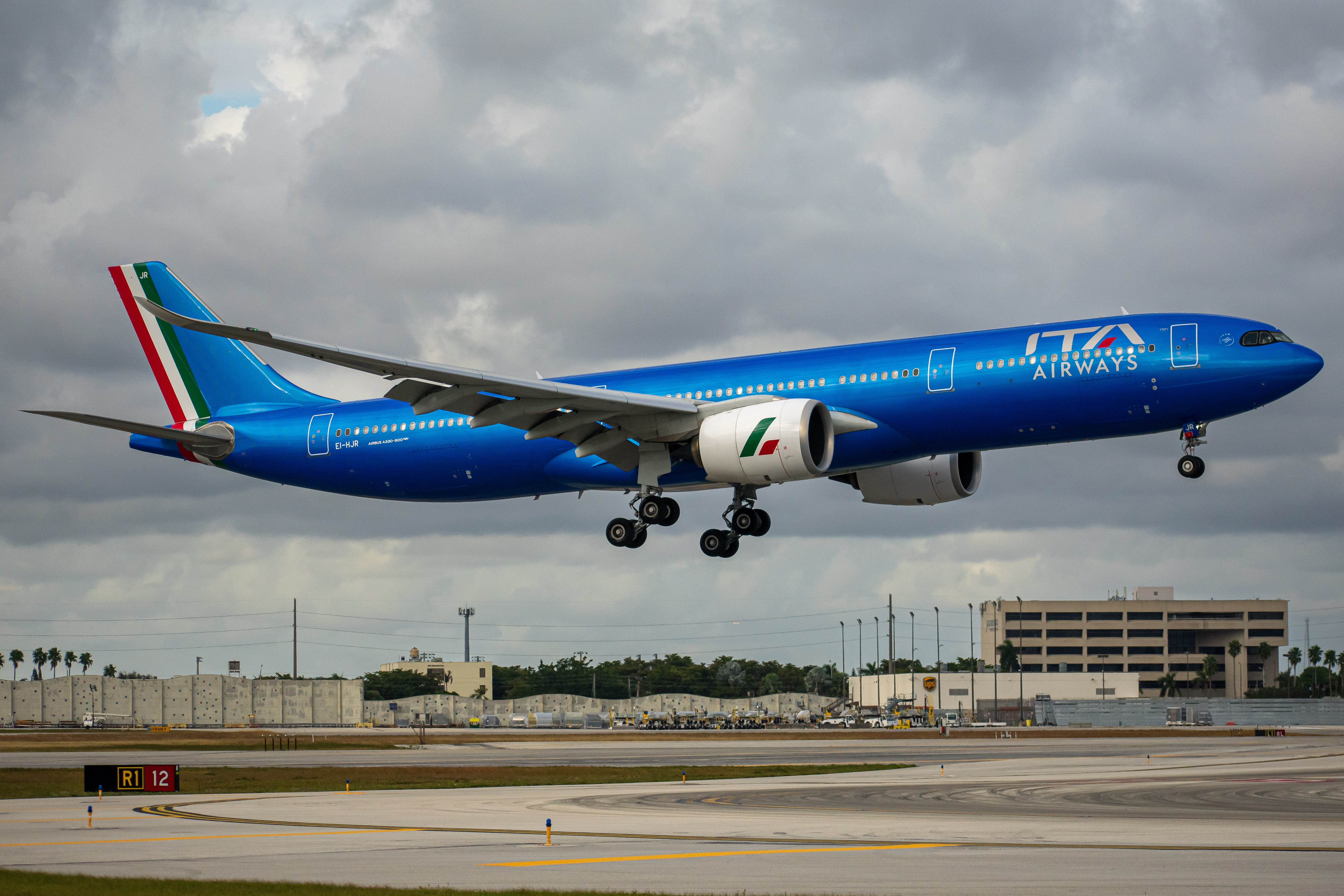 Full size: ITA Airways Airbus A330-900 EI-HJR at Miami International Airport