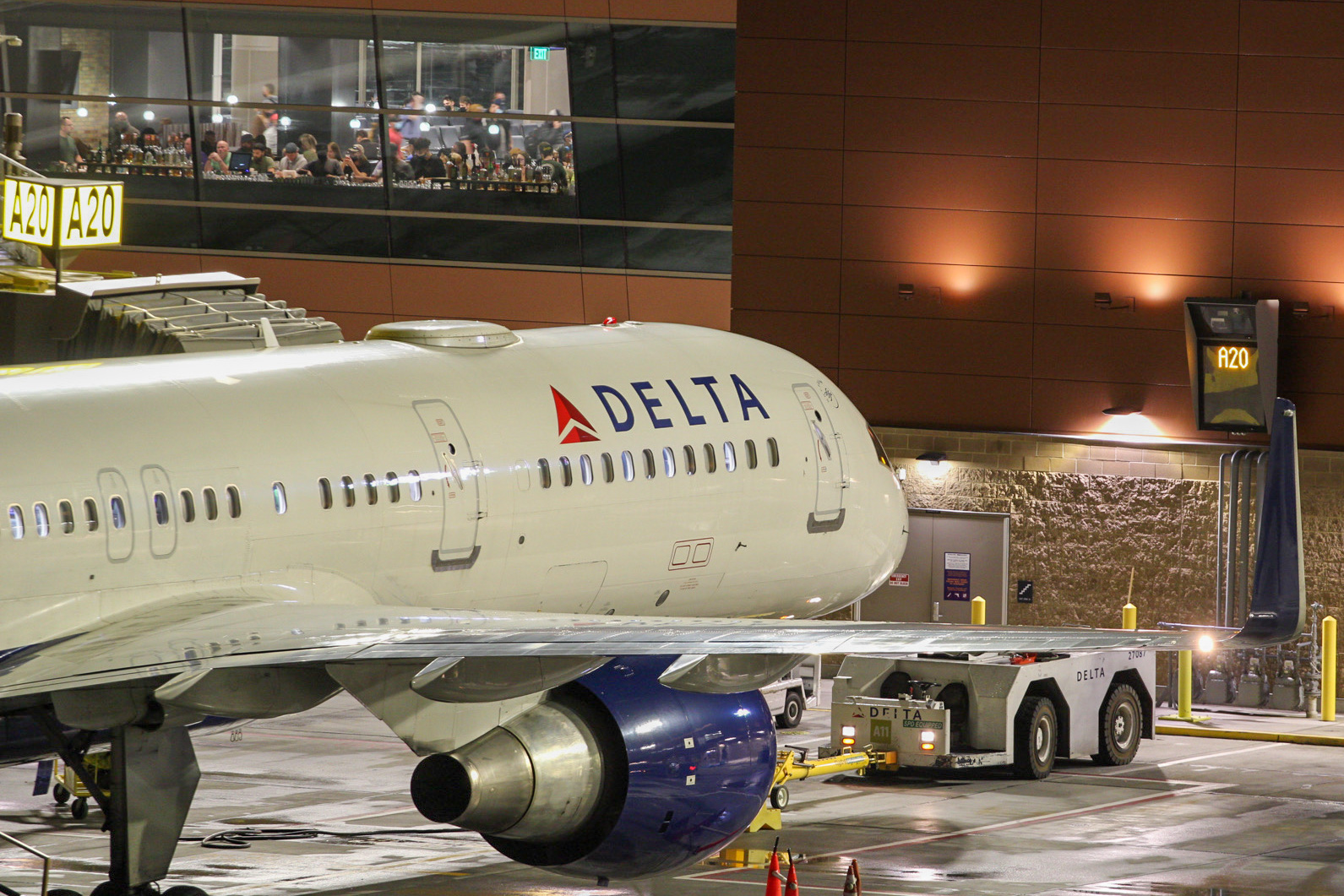 Full size: Delta Airlines Boeing 757-200 N554NW at Salt Lake City International Airport