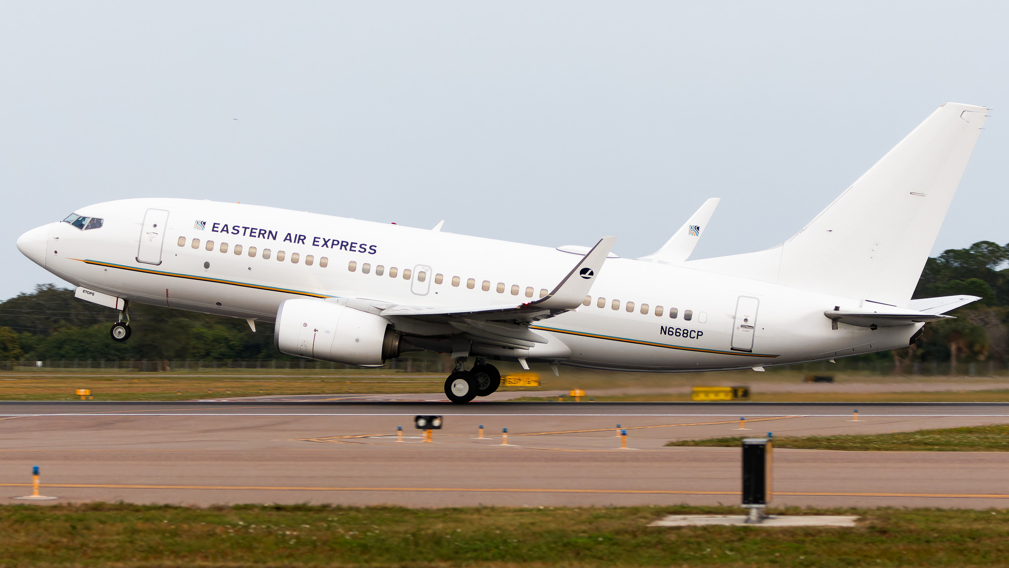 Full size: Eastern Air Express Boeing 737-700 N668CP at St. Petersburg Clearwater International Airport
